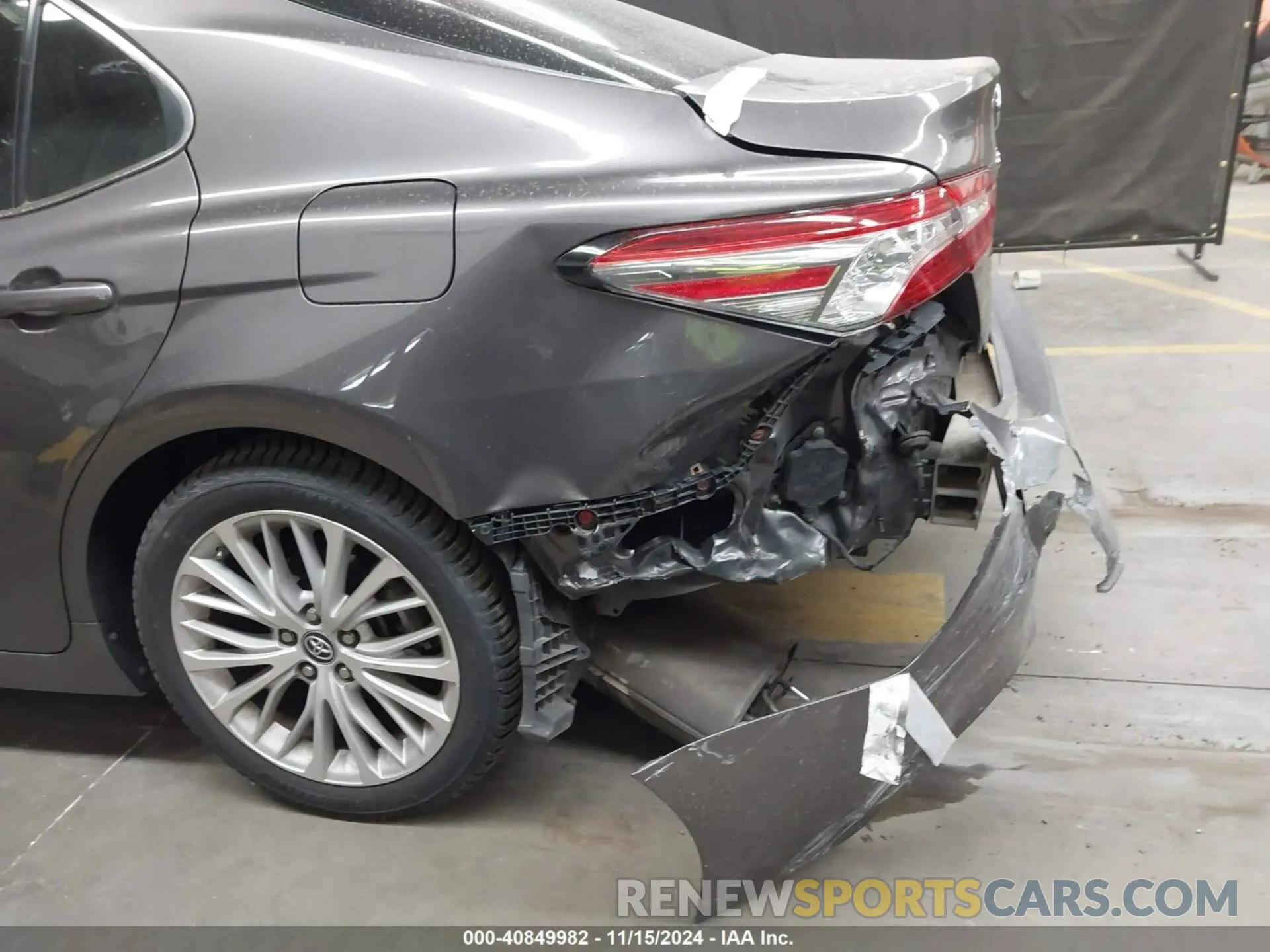 6 Photograph of a damaged car 4T1B21HK3KU010298 TOYOTA CAMRY HYBRID 2019