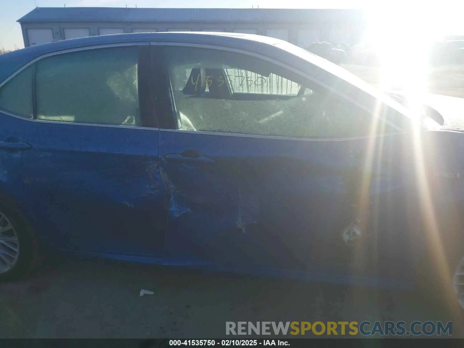 14 Photograph of a damaged car 4T1B21HK3KU011080 TOYOTA CAMRY HYBRID 2019