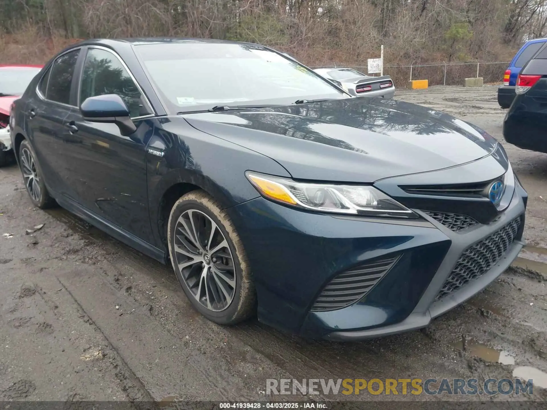 1 Фотография поврежденного автомобиля 4T1B21HK3KU012648 TOYOTA CAMRY HYBRID 2019