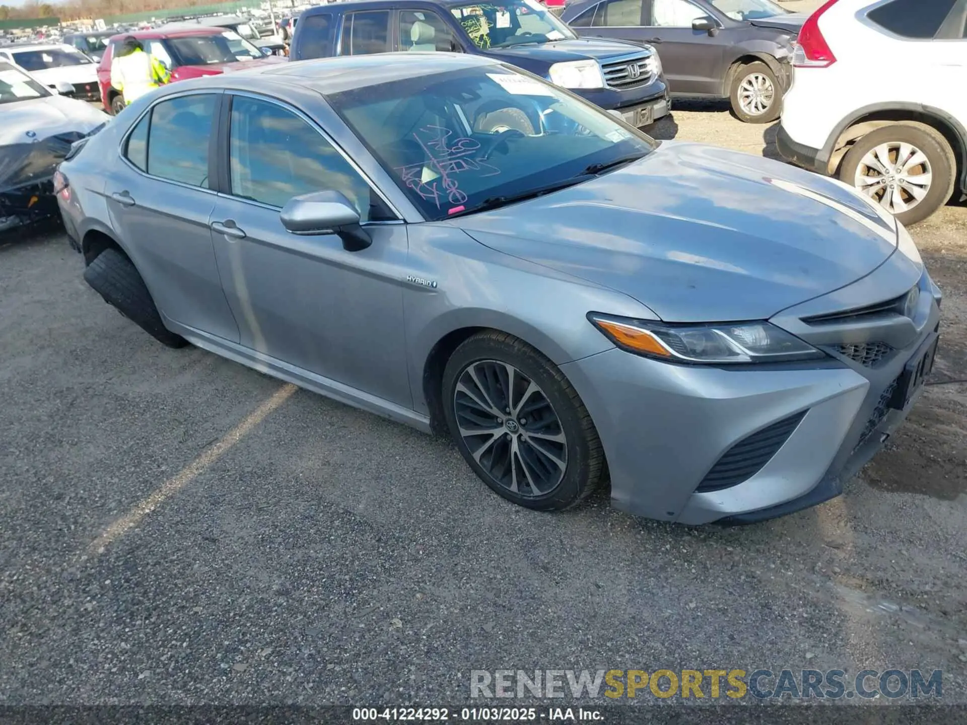 1 Photograph of a damaged car 4T1B21HK6KU010070 TOYOTA CAMRY HYBRID 2019