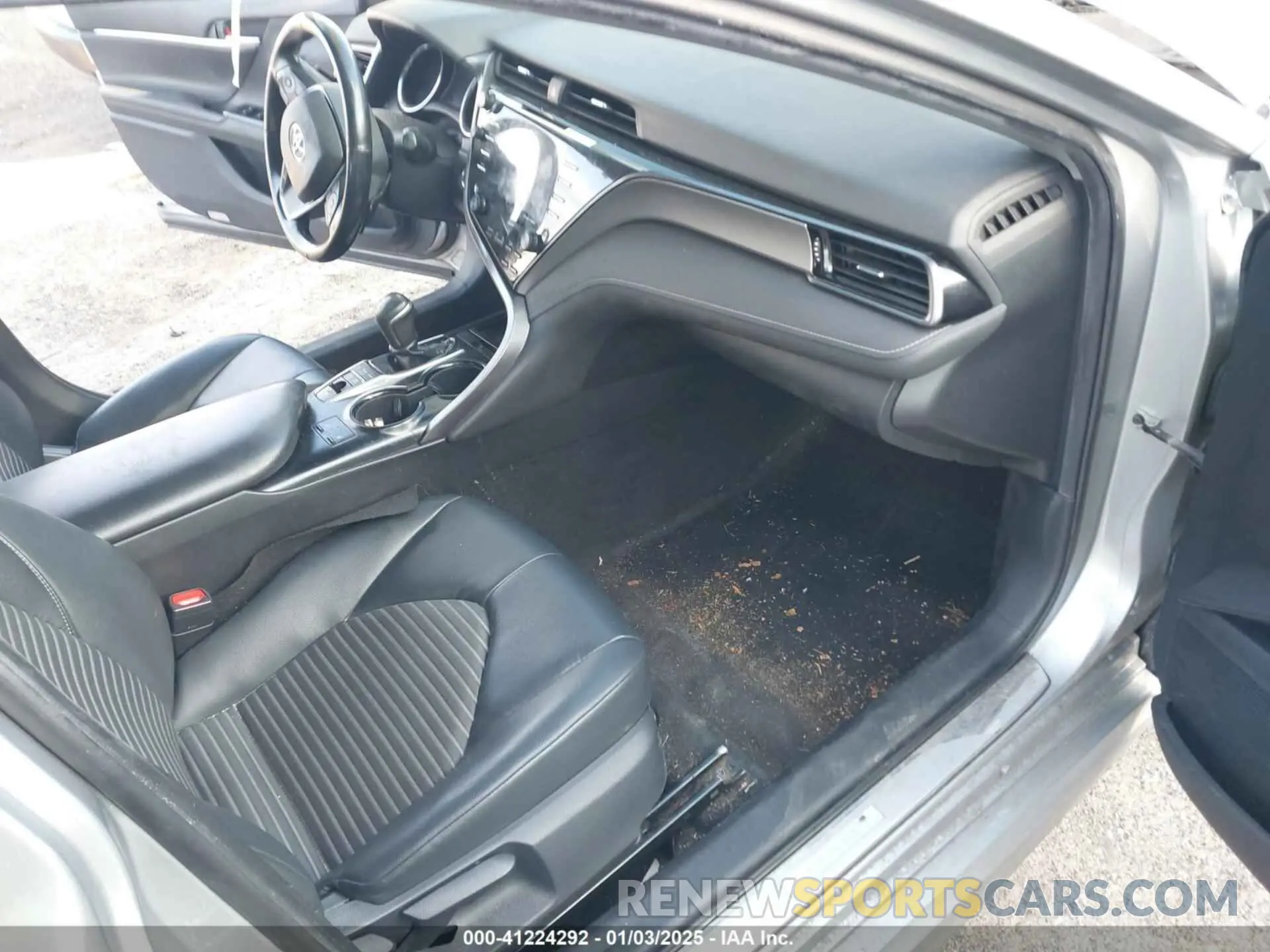 5 Photograph of a damaged car 4T1B21HK6KU010070 TOYOTA CAMRY HYBRID 2019