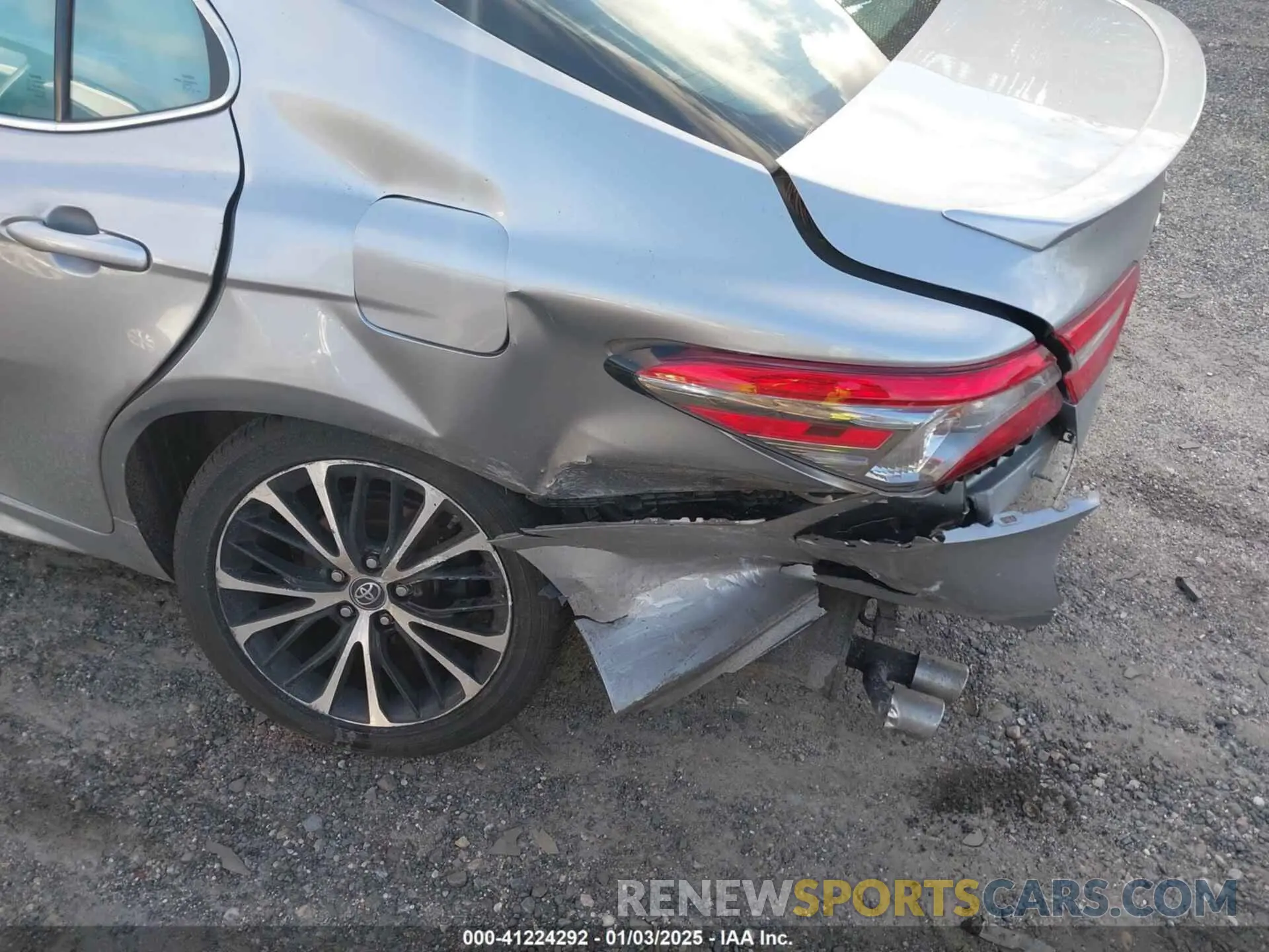 6 Photograph of a damaged car 4T1B21HK6KU010070 TOYOTA CAMRY HYBRID 2019