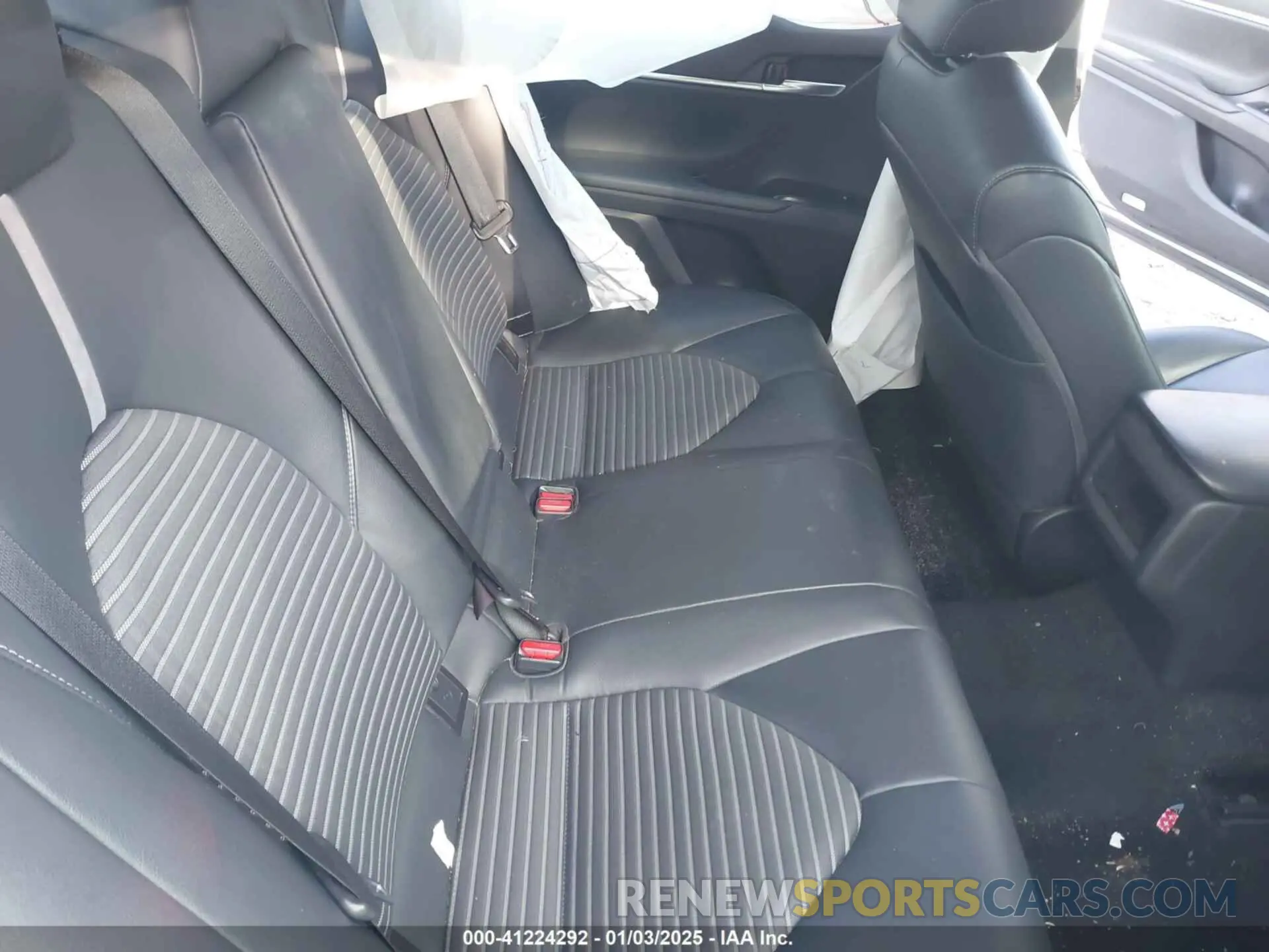 8 Photograph of a damaged car 4T1B21HK6KU010070 TOYOTA CAMRY HYBRID 2019