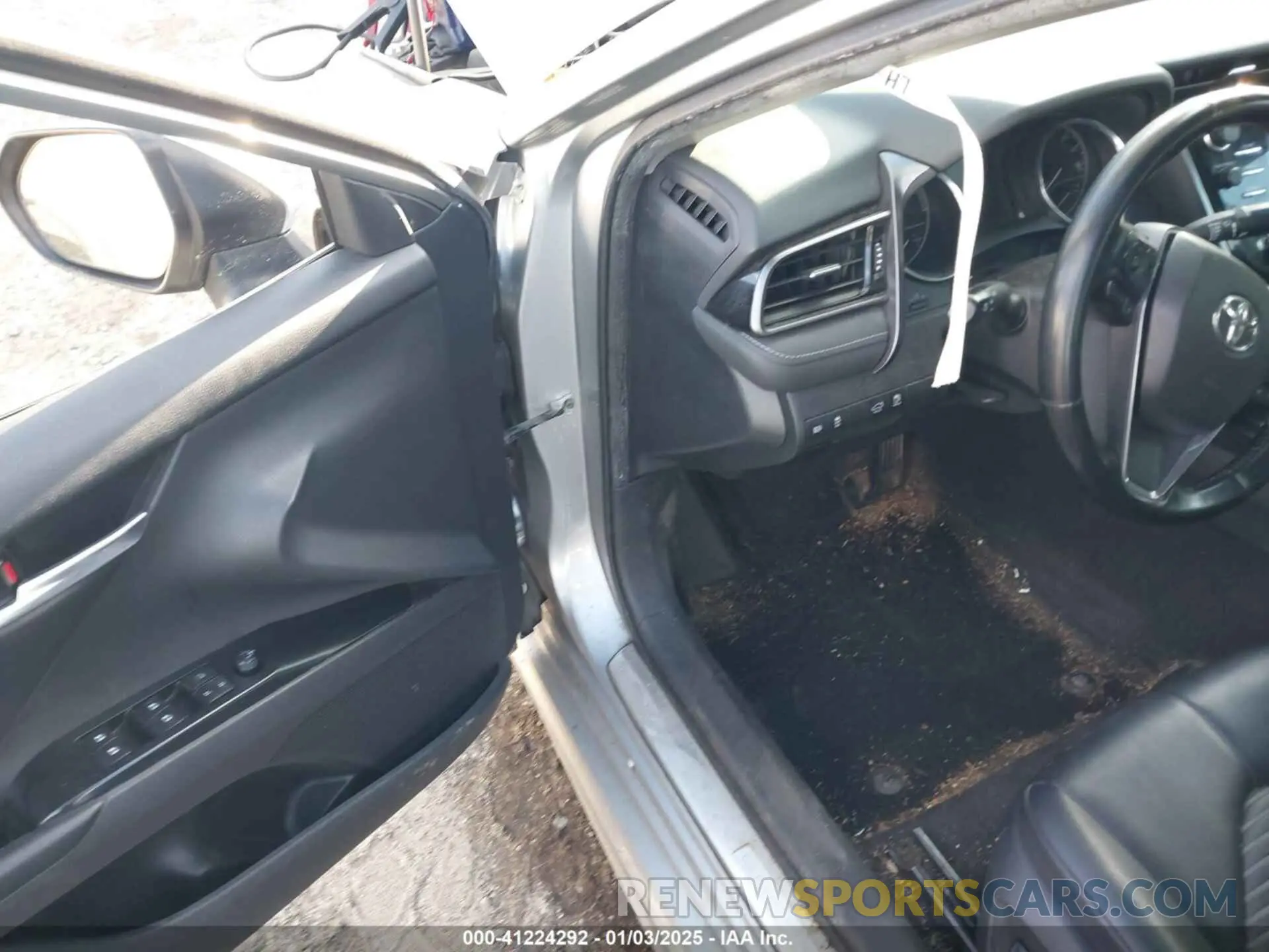 9 Photograph of a damaged car 4T1B21HK6KU010070 TOYOTA CAMRY HYBRID 2019