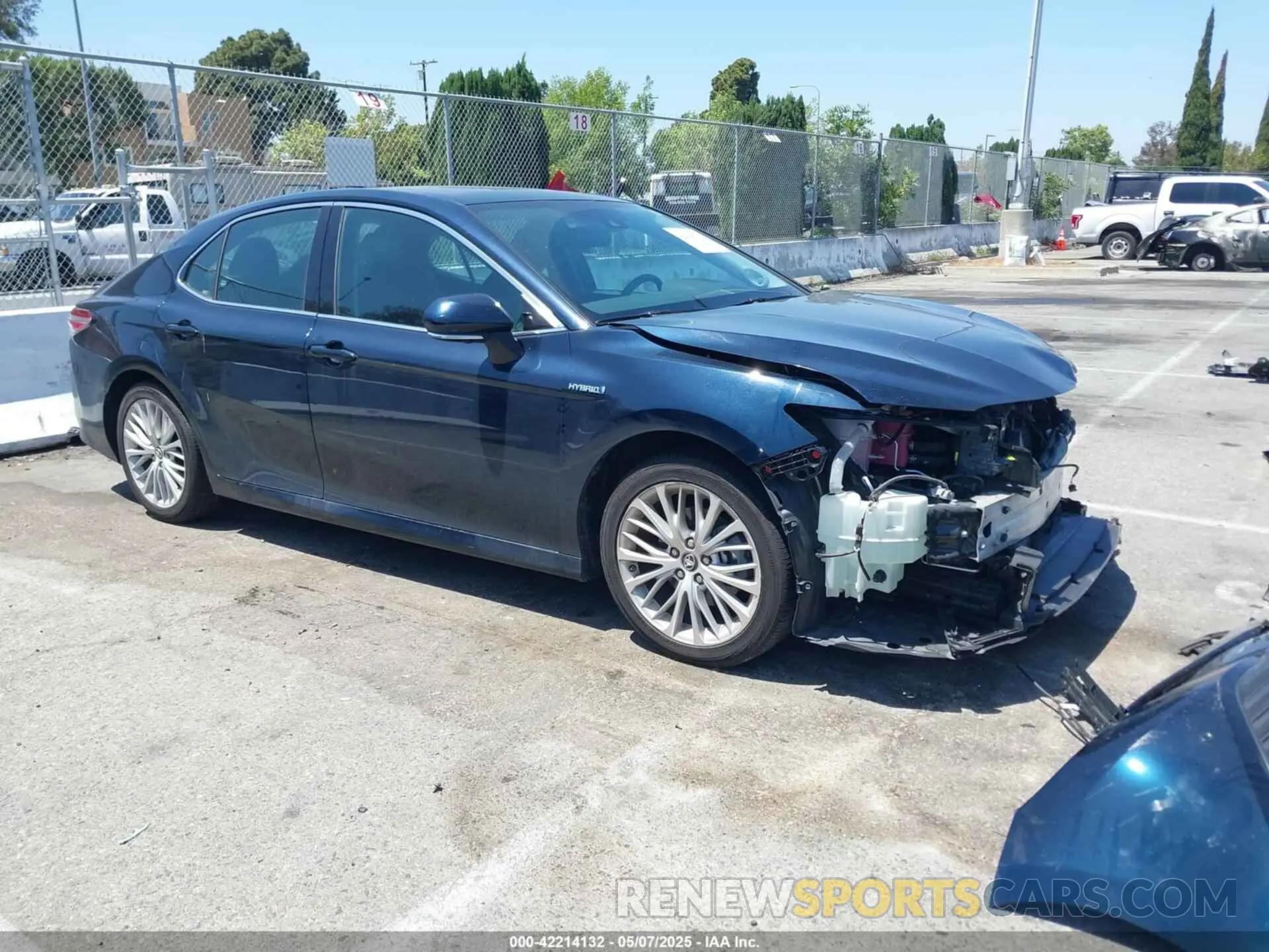 1 Фотография поврежденного автомобиля 4T1B21HK6KU512223 TOYOTA CAMRY HYBRID 2019
