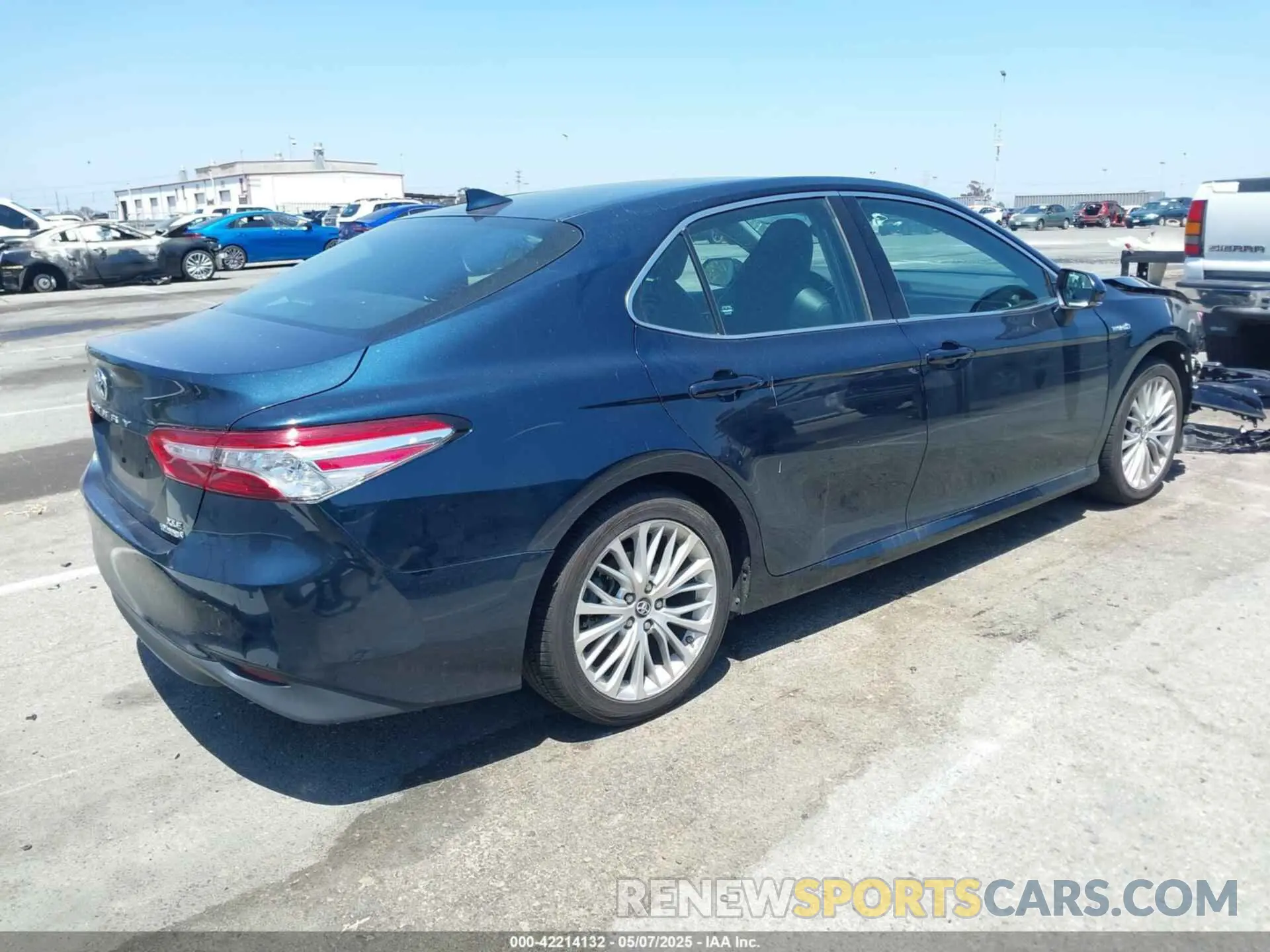 4 Фотография поврежденного автомобиля 4T1B21HK6KU512223 TOYOTA CAMRY HYBRID 2019