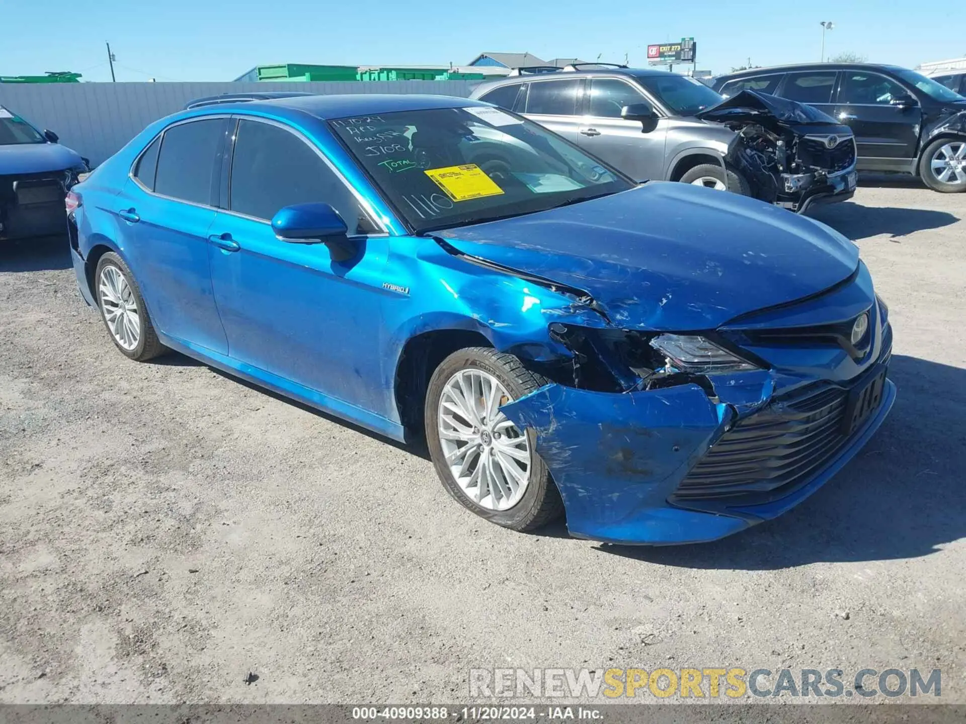 1 Photograph of a damaged car 4T1B21HK8KU011110 TOYOTA CAMRY HYBRID 2019