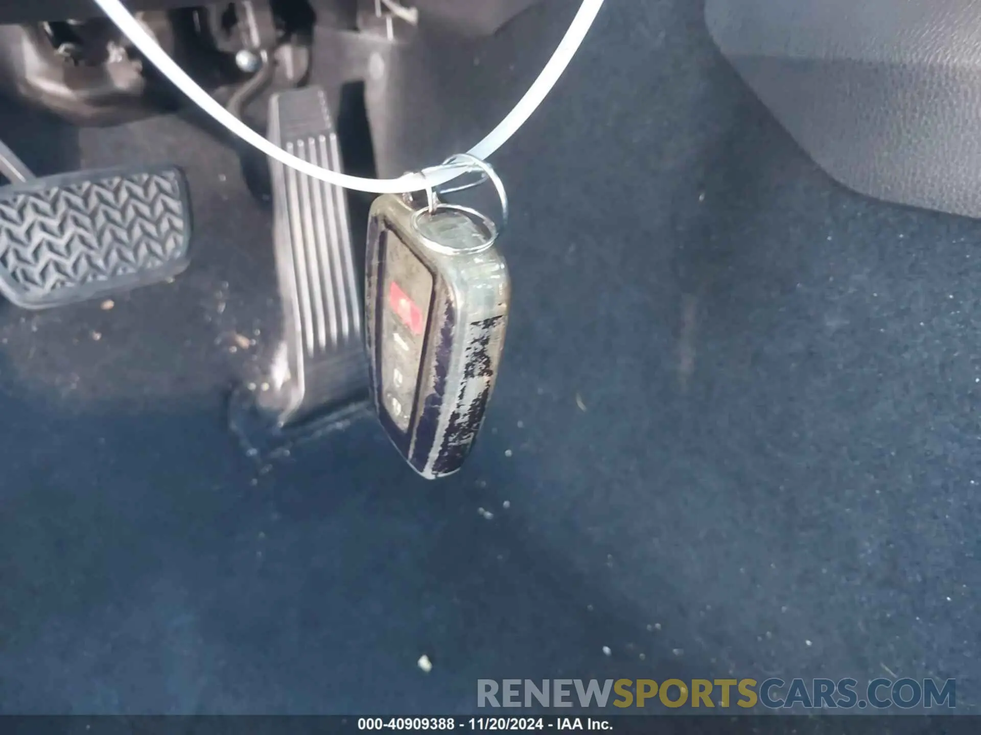 11 Photograph of a damaged car 4T1B21HK8KU011110 TOYOTA CAMRY HYBRID 2019