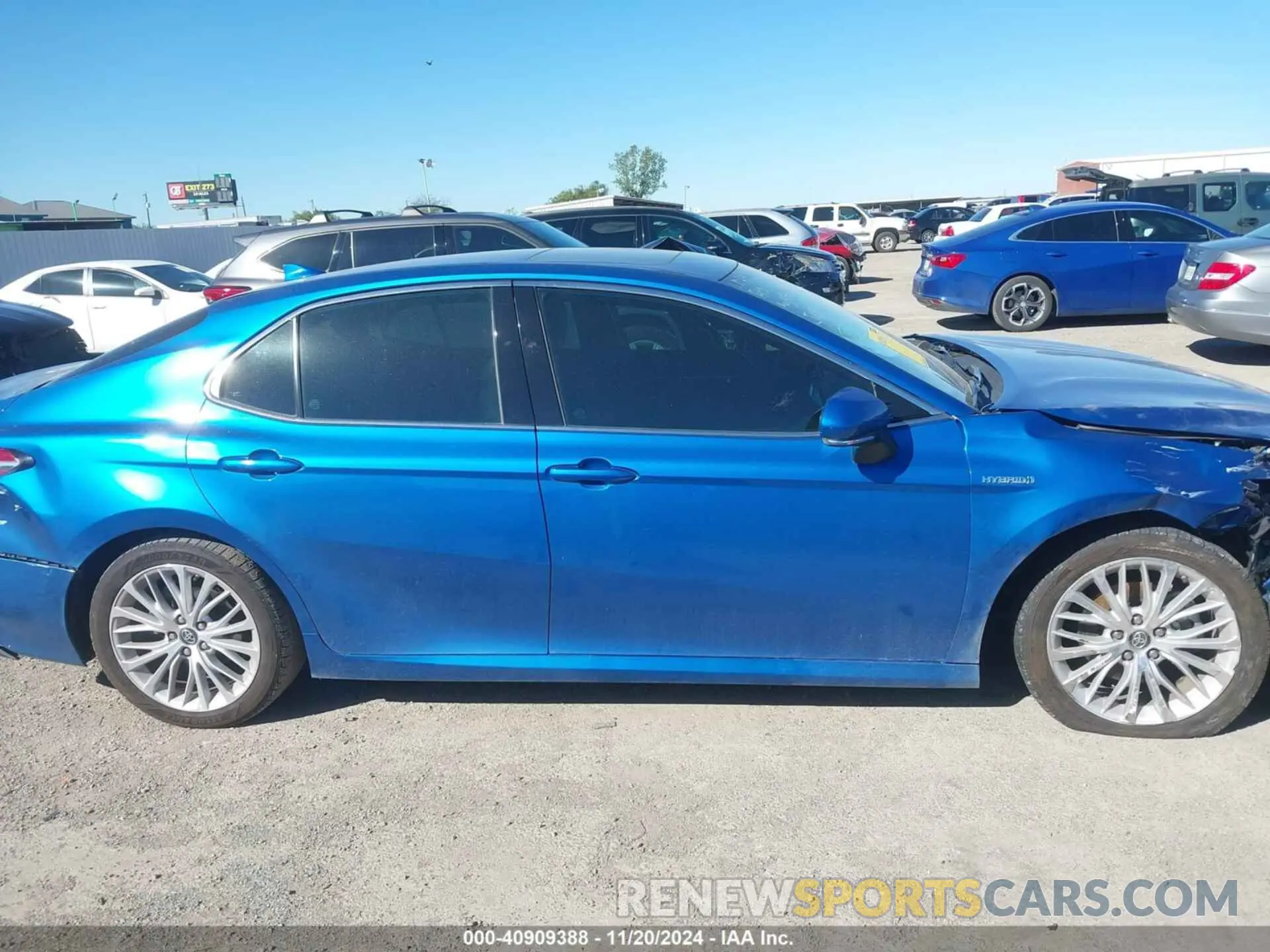 13 Photograph of a damaged car 4T1B21HK8KU011110 TOYOTA CAMRY HYBRID 2019