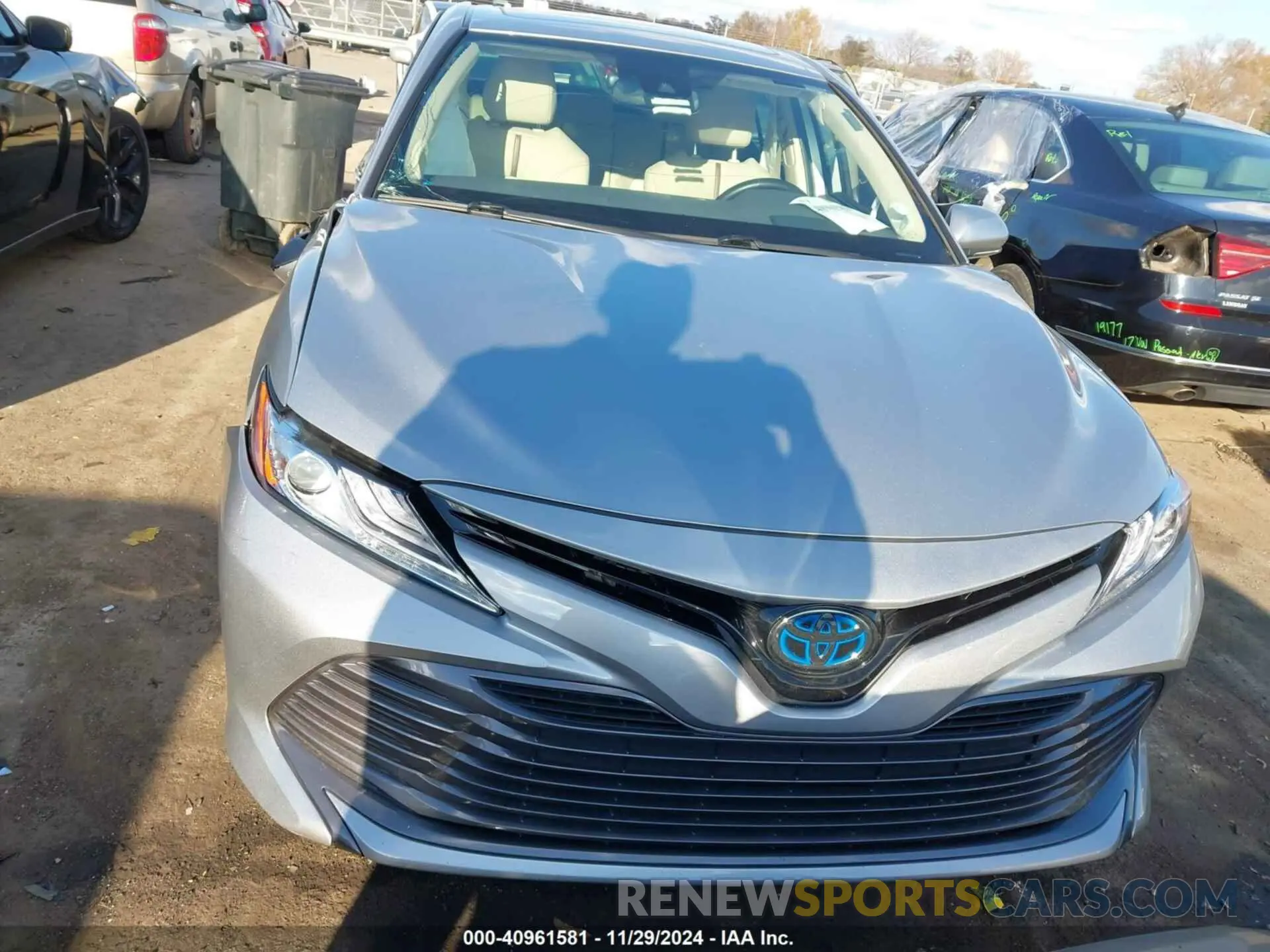 11 Photograph of a damaged car 4T1B21HK8KU014251 TOYOTA CAMRY HYBRID 2019