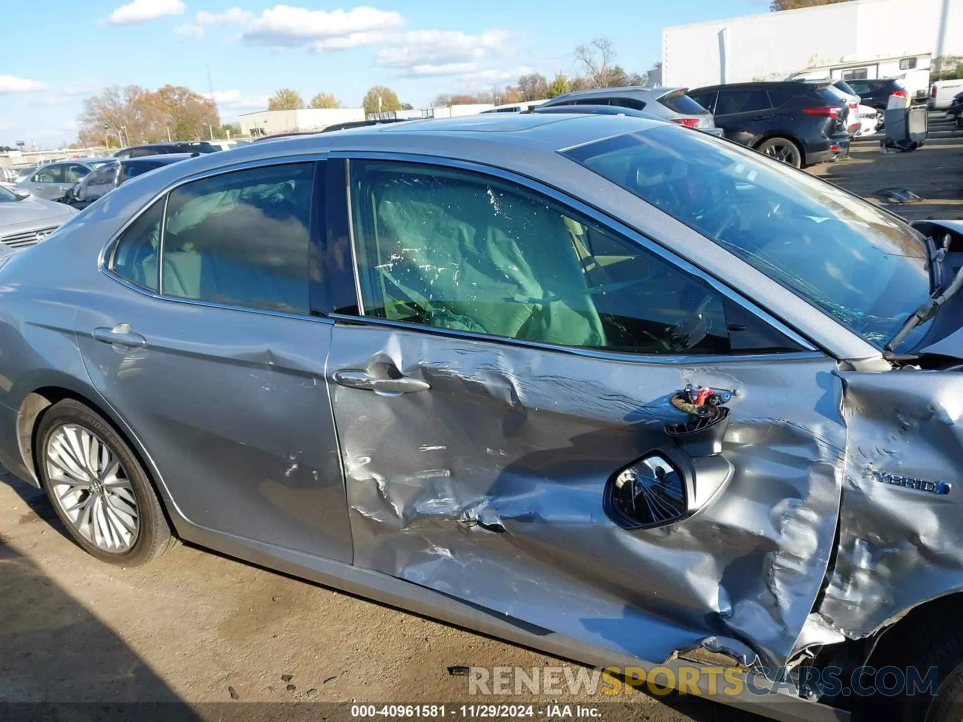 12 Photograph of a damaged car 4T1B21HK8KU014251 TOYOTA CAMRY HYBRID 2019