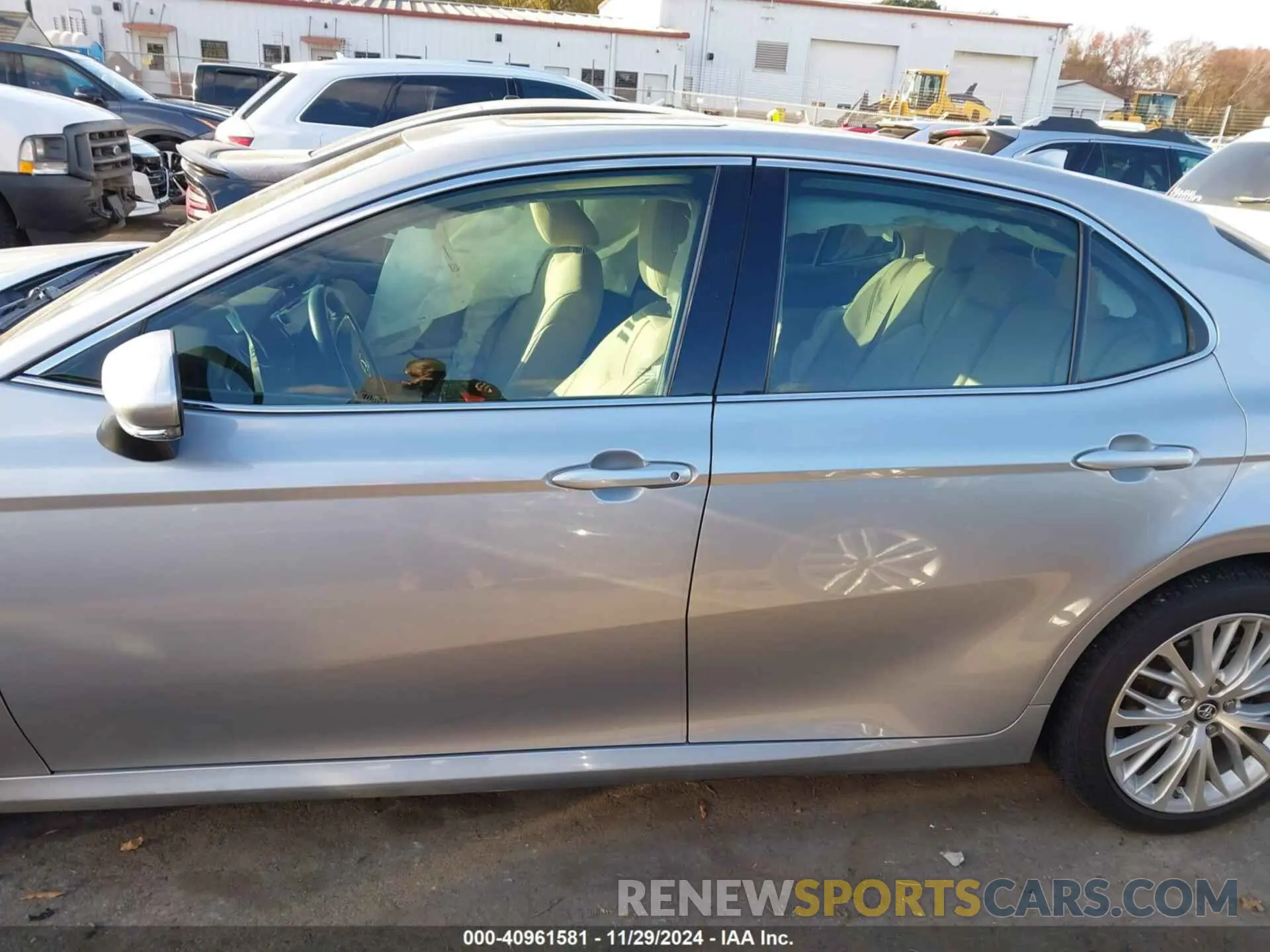 13 Photograph of a damaged car 4T1B21HK8KU014251 TOYOTA CAMRY HYBRID 2019