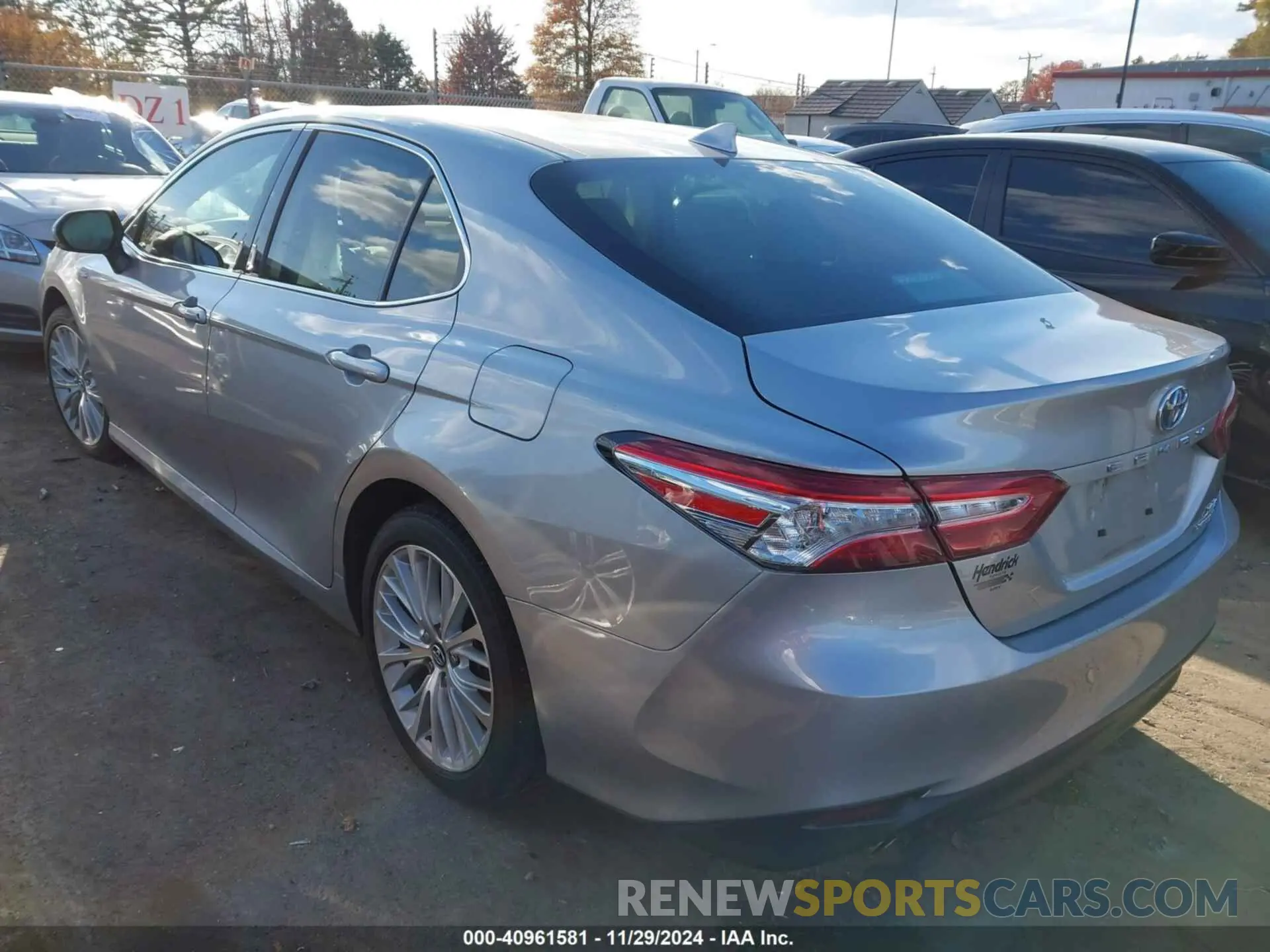 3 Photograph of a damaged car 4T1B21HK8KU014251 TOYOTA CAMRY HYBRID 2019