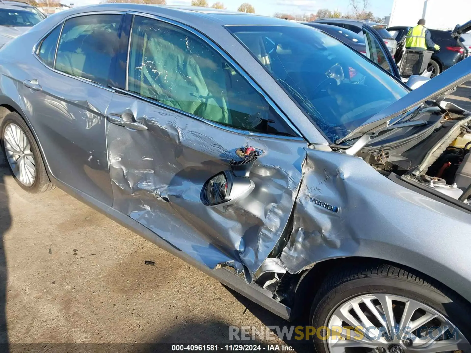 6 Photograph of a damaged car 4T1B21HK8KU014251 TOYOTA CAMRY HYBRID 2019
