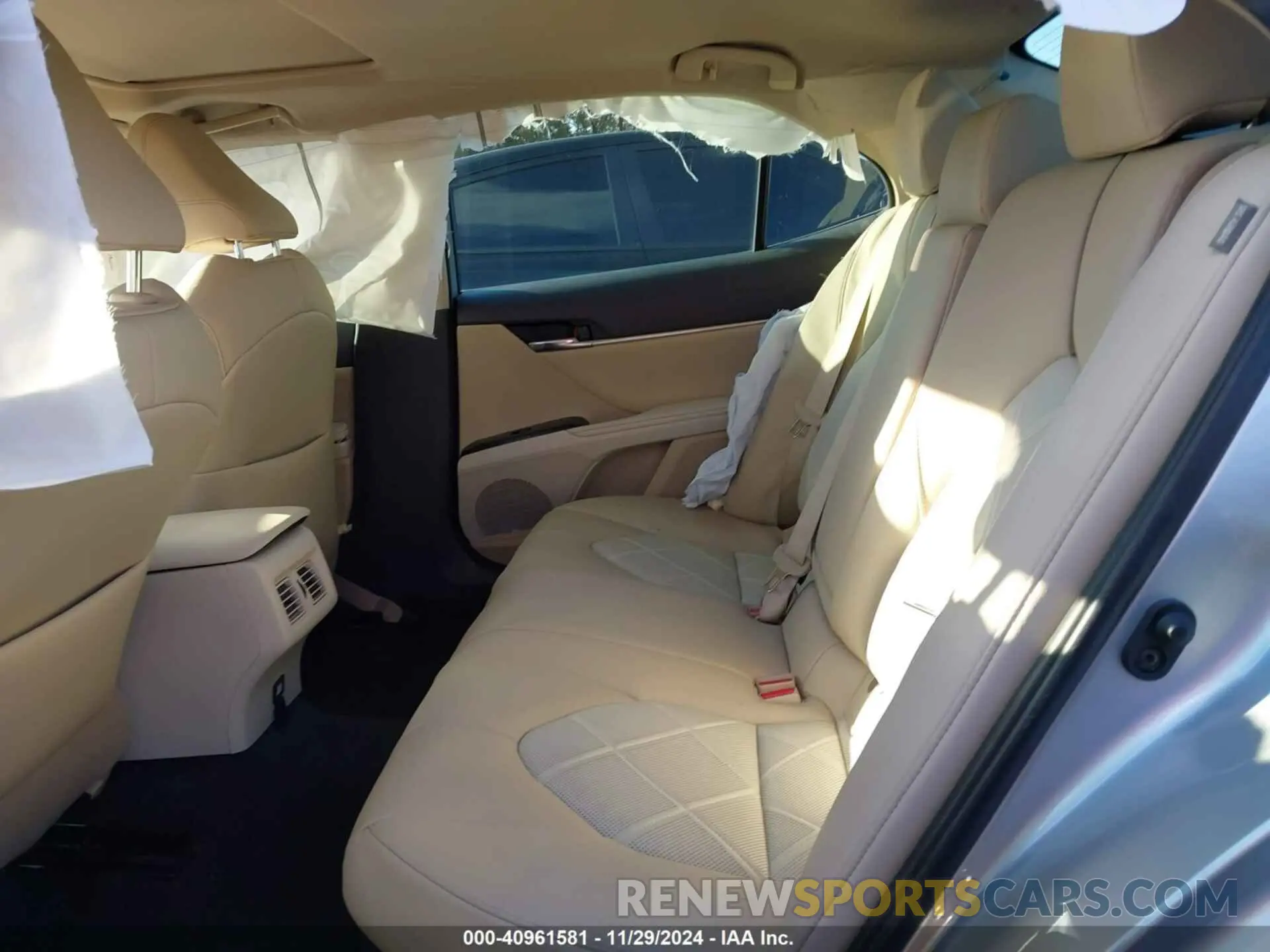 8 Photograph of a damaged car 4T1B21HK8KU014251 TOYOTA CAMRY HYBRID 2019