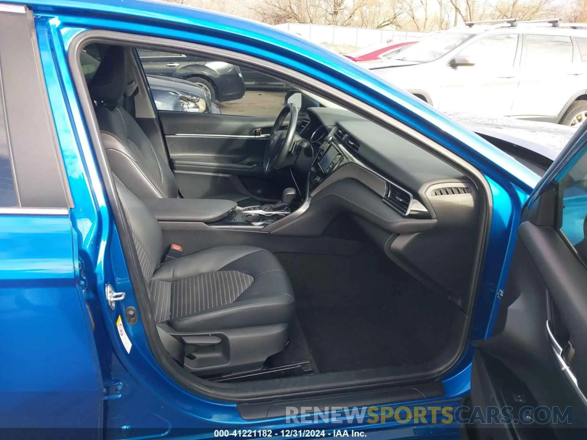5 Фотография поврежденного автомобиля 4T1B21HK9KU010564 TOYOTA CAMRY HYBRID 2019