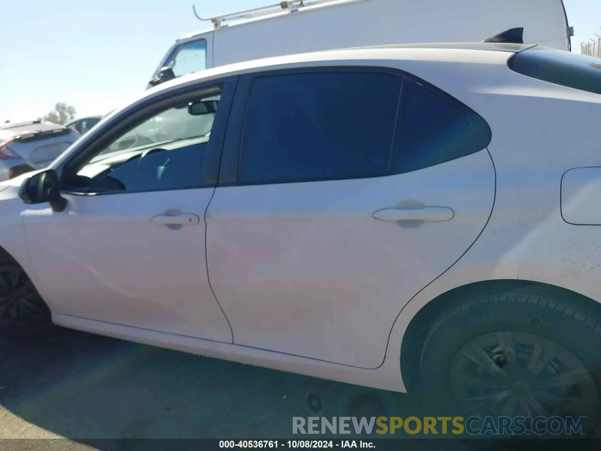 14 Photograph of a damaged car 4T1B31HK1KU510408 TOYOTA CAMRY HYBRID 2019