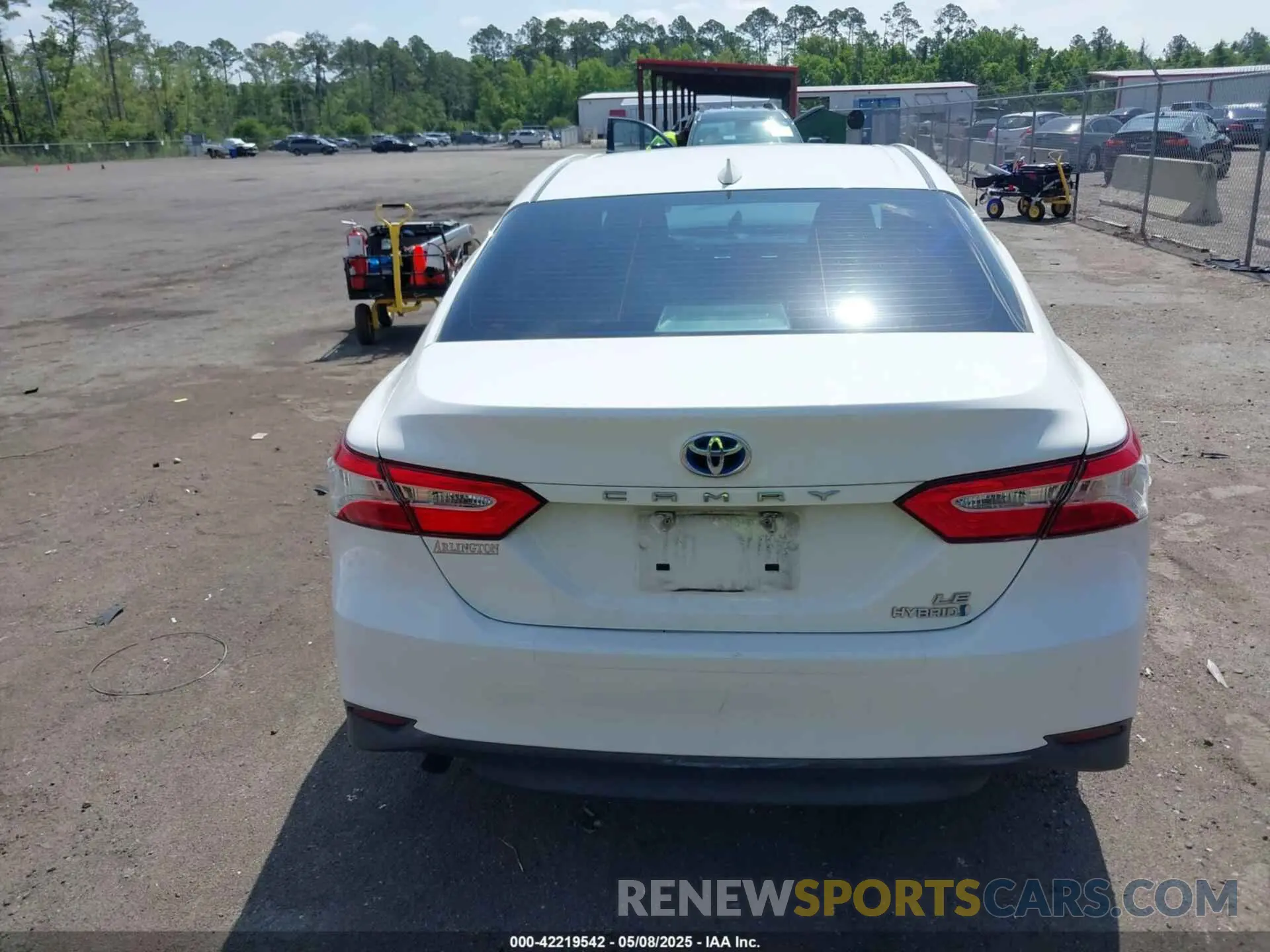 16 Photograph of a damaged car 4T1B31HK2KU510238 TOYOTA CAMRY HYBRID 2019