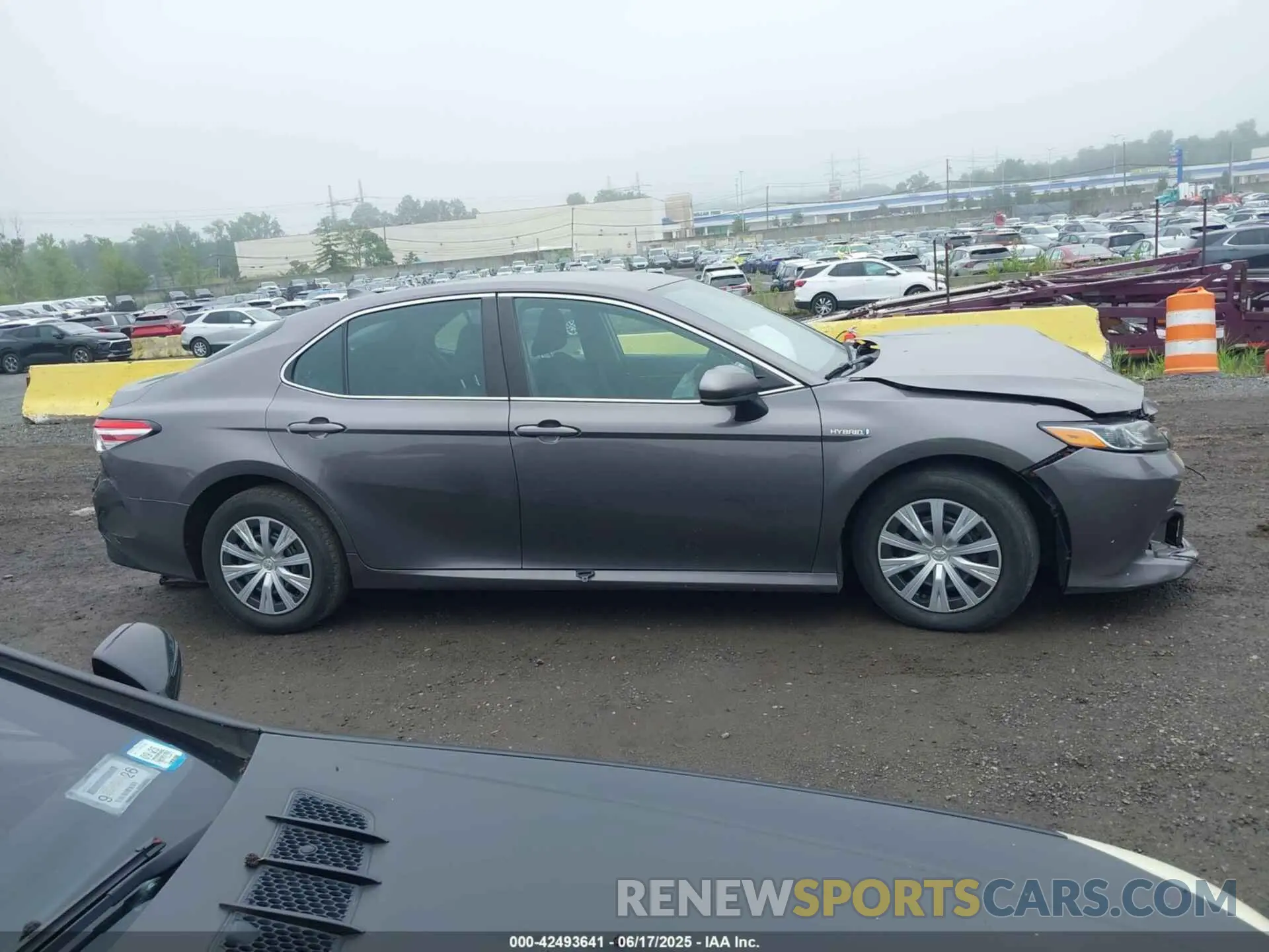 13 Photograph of a damaged car 4T1B31HK3KU510944 TOYOTA CAMRY HYBRID 2019