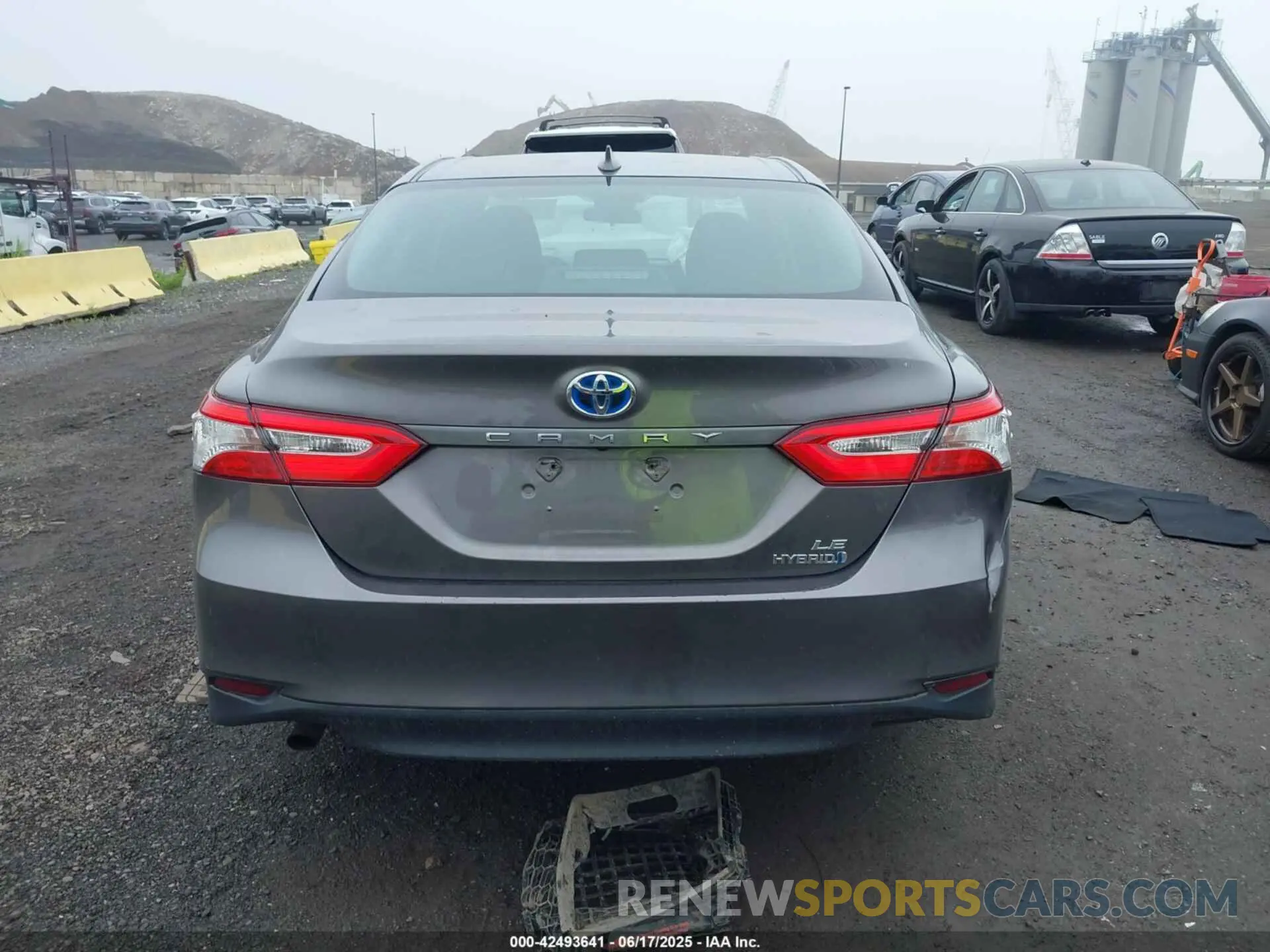 16 Photograph of a damaged car 4T1B31HK3KU510944 TOYOTA CAMRY HYBRID 2019