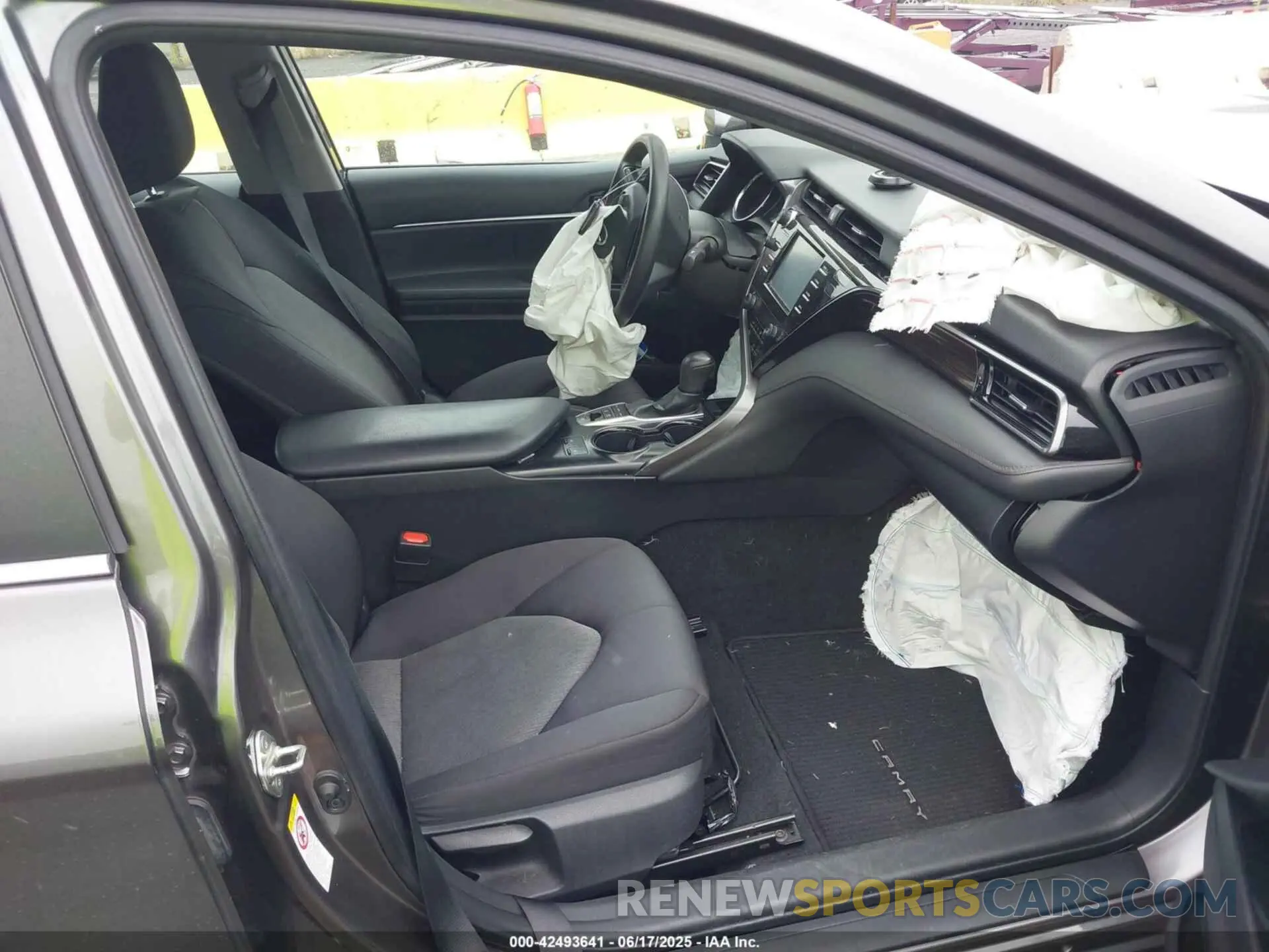 5 Photograph of a damaged car 4T1B31HK3KU510944 TOYOTA CAMRY HYBRID 2019