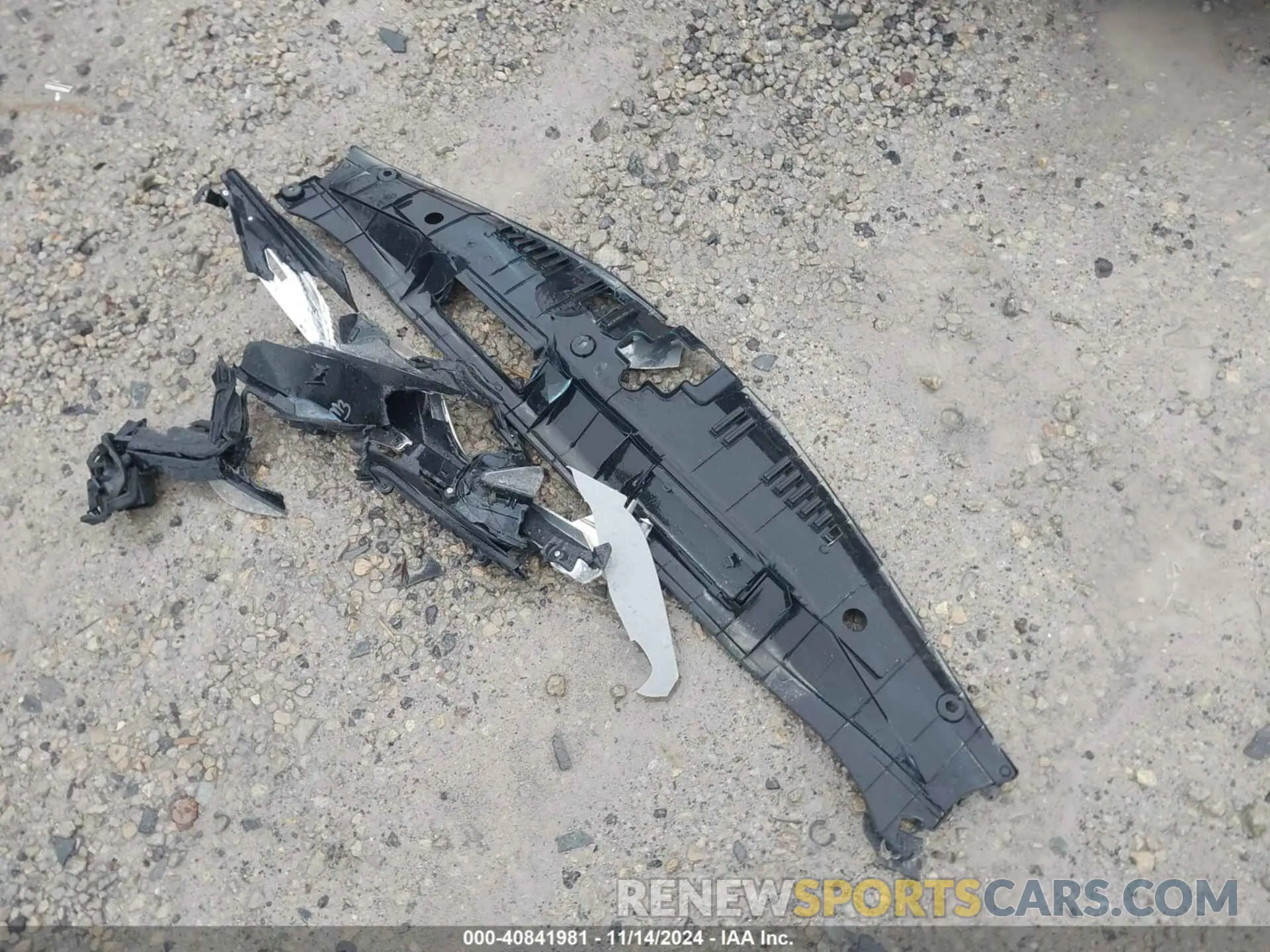 12 Photograph of a damaged car 4T1B31HK3KU511656 TOYOTA CAMRY HYBRID 2019