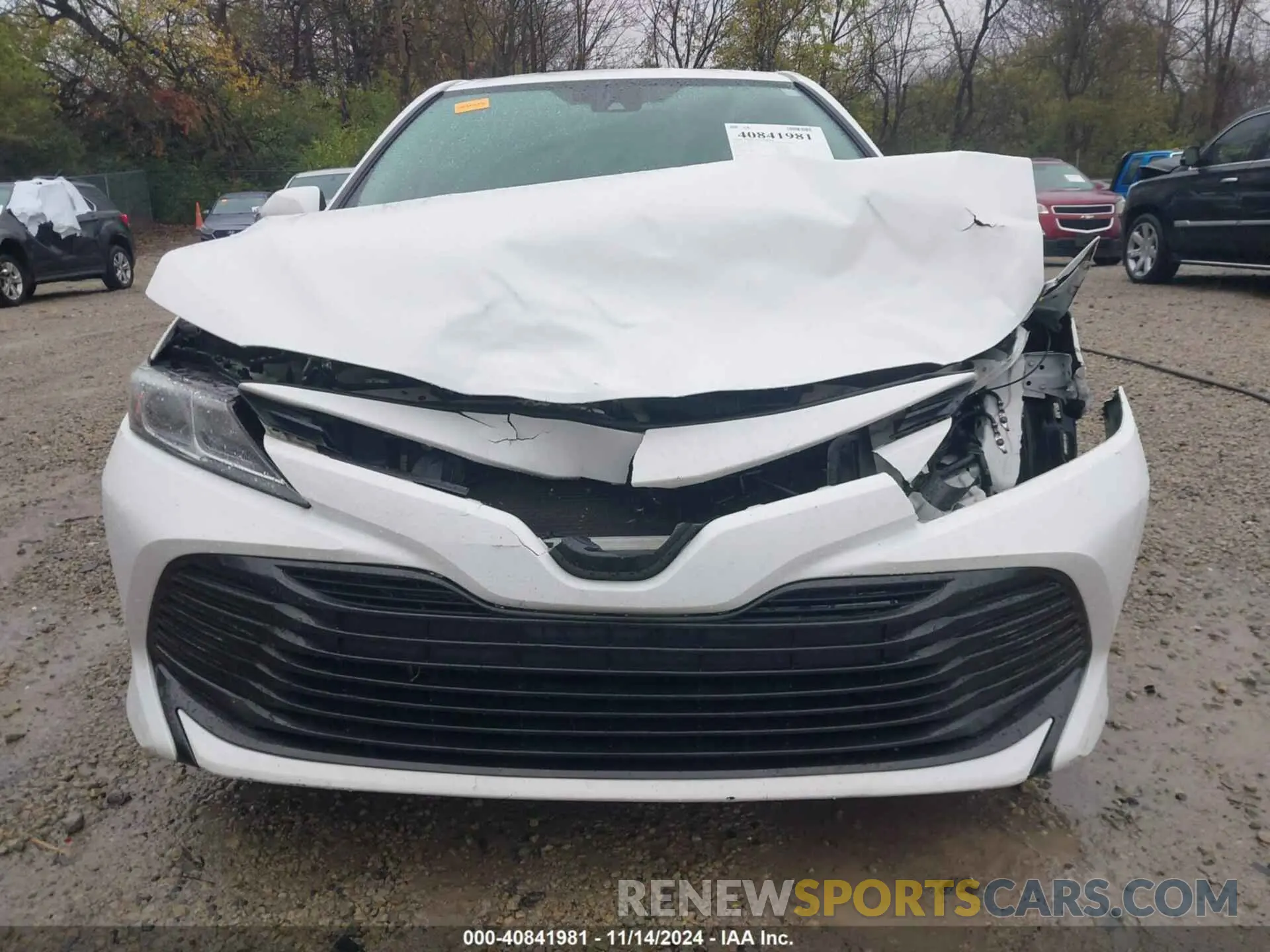 18 Photograph of a damaged car 4T1B31HK3KU511656 TOYOTA CAMRY HYBRID 2019