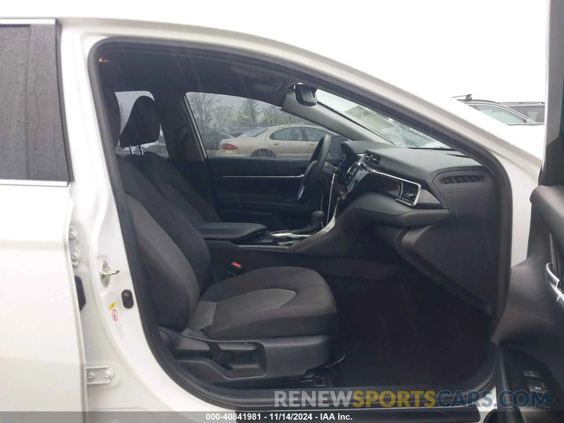 5 Photograph of a damaged car 4T1B31HK3KU511656 TOYOTA CAMRY HYBRID 2019