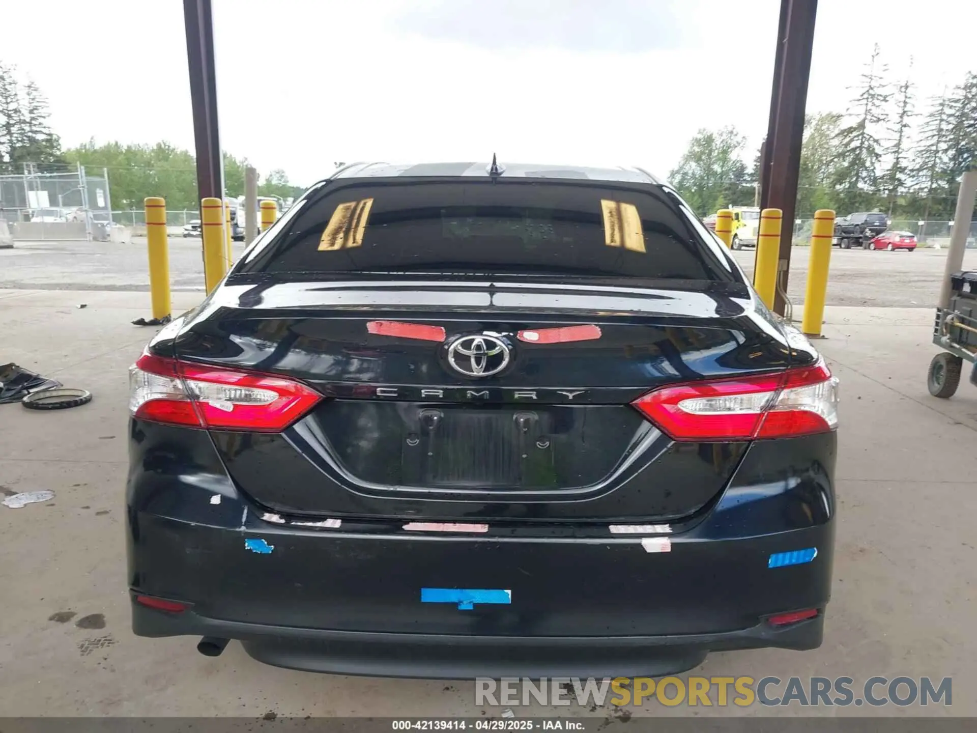 16 Photograph of a damaged car 4T1B31HK3KU517800 TOYOTA CAMRY HYBRID 2019