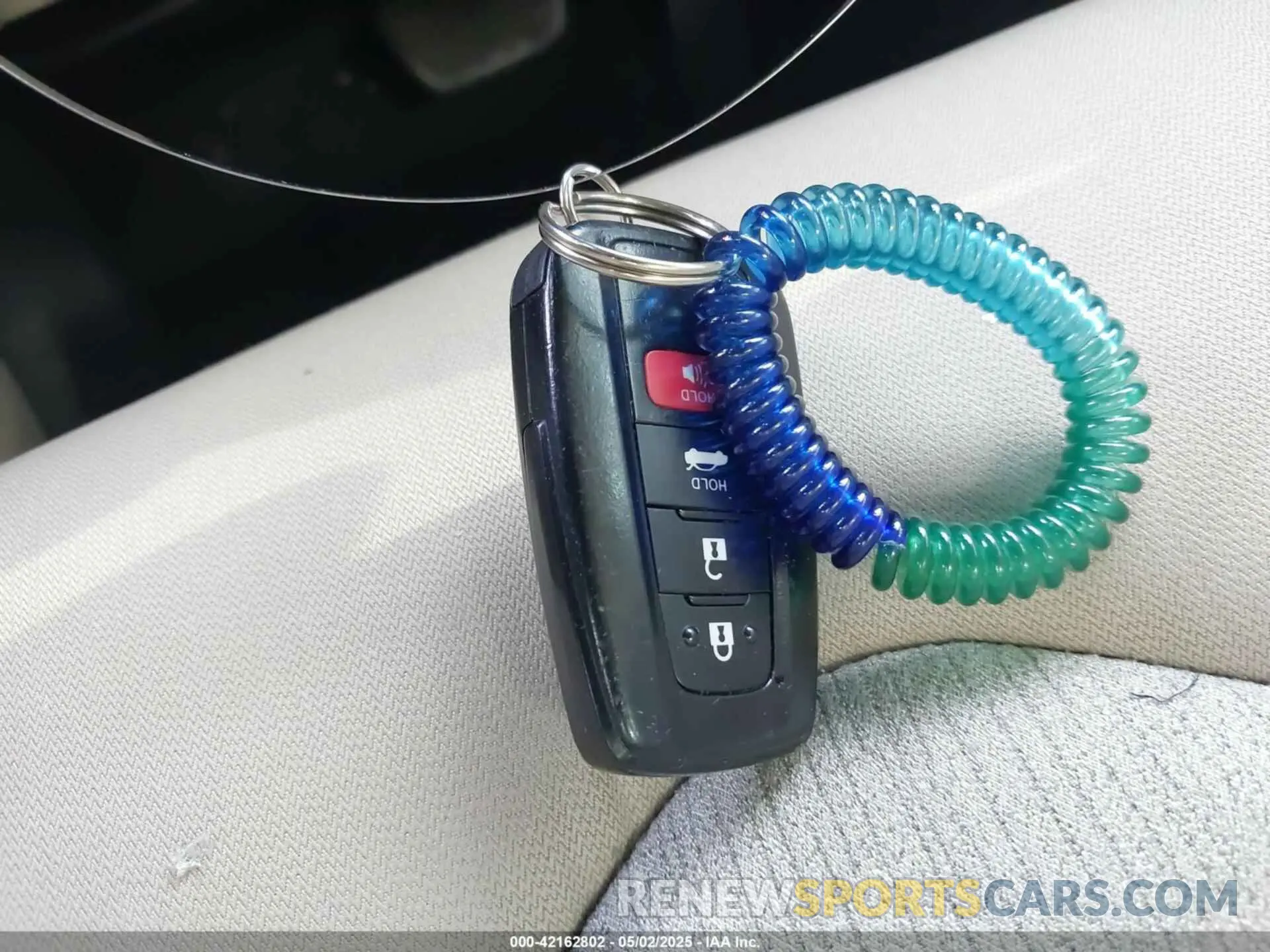 11 Photograph of a damaged car 4T1B31HK4KU005351 TOYOTA CAMRY HYBRID 2019