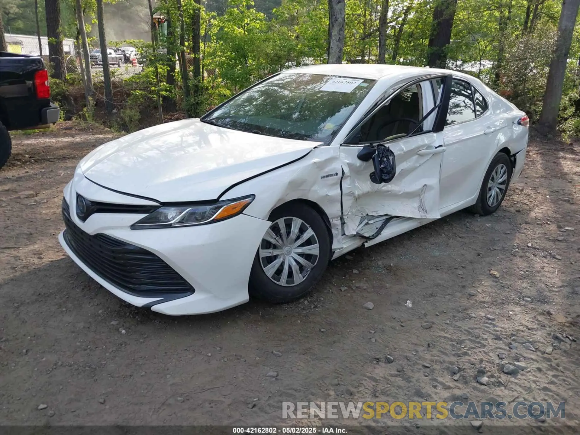 2 Photograph of a damaged car 4T1B31HK4KU005351 TOYOTA CAMRY HYBRID 2019
