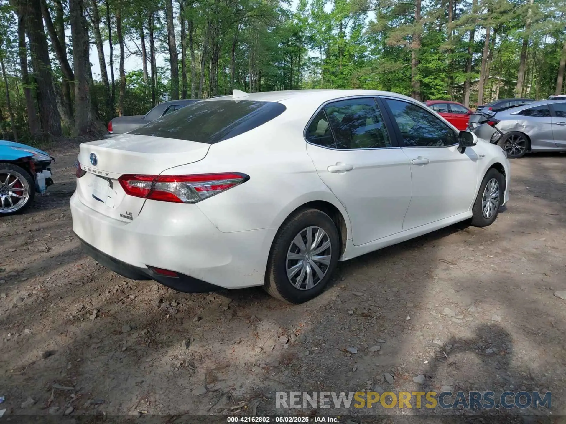 4 Photograph of a damaged car 4T1B31HK4KU005351 TOYOTA CAMRY HYBRID 2019