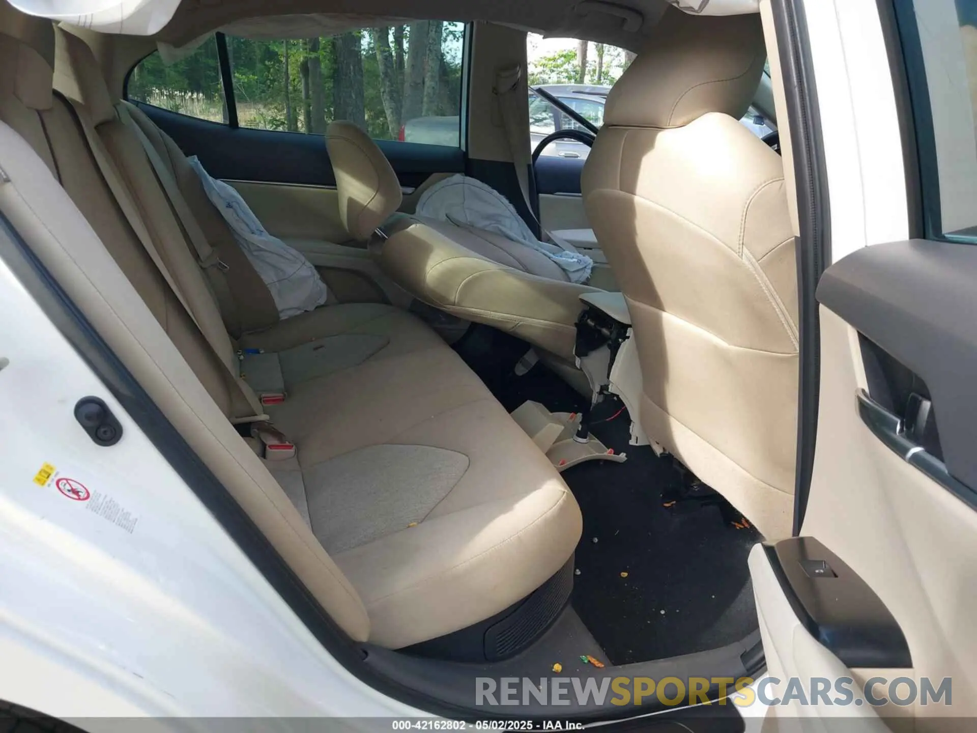 8 Photograph of a damaged car 4T1B31HK4KU005351 TOYOTA CAMRY HYBRID 2019