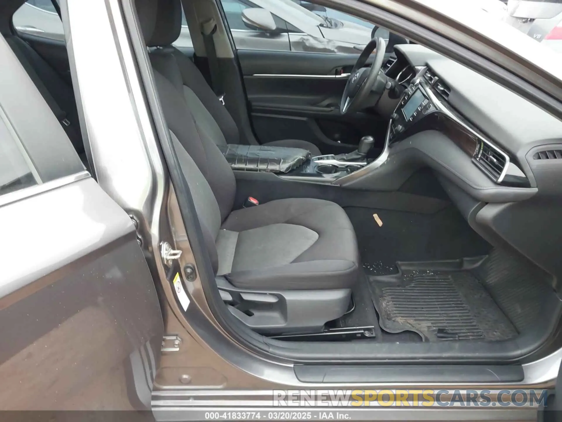 5 Фотография поврежденного автомобиля 4T1B31HK4KU007116 TOYOTA CAMRY HYBRID 2019