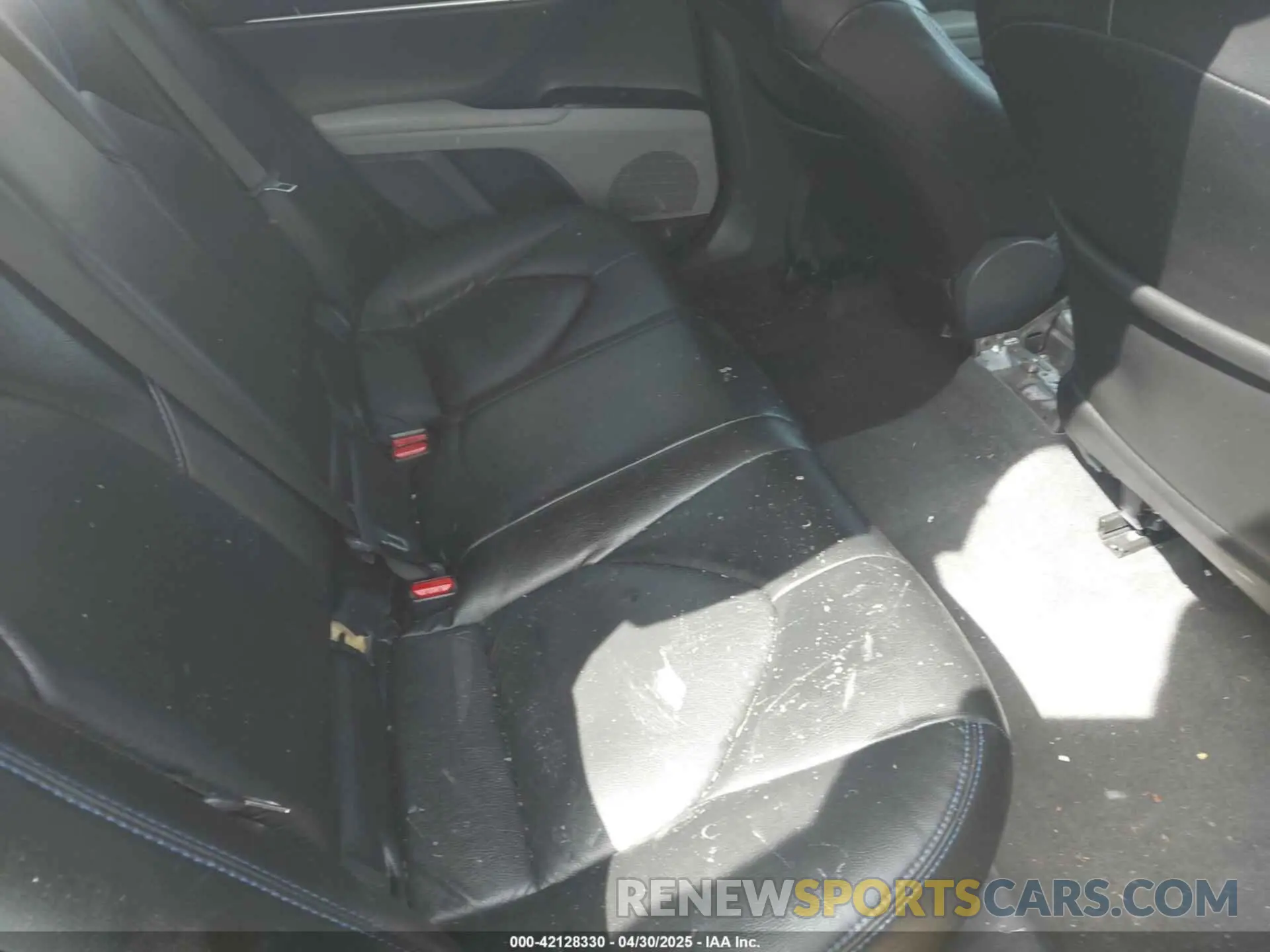 8 Photograph of a damaged car 4T1B31HK4KU008573 TOYOTA CAMRY HYBRID 2019