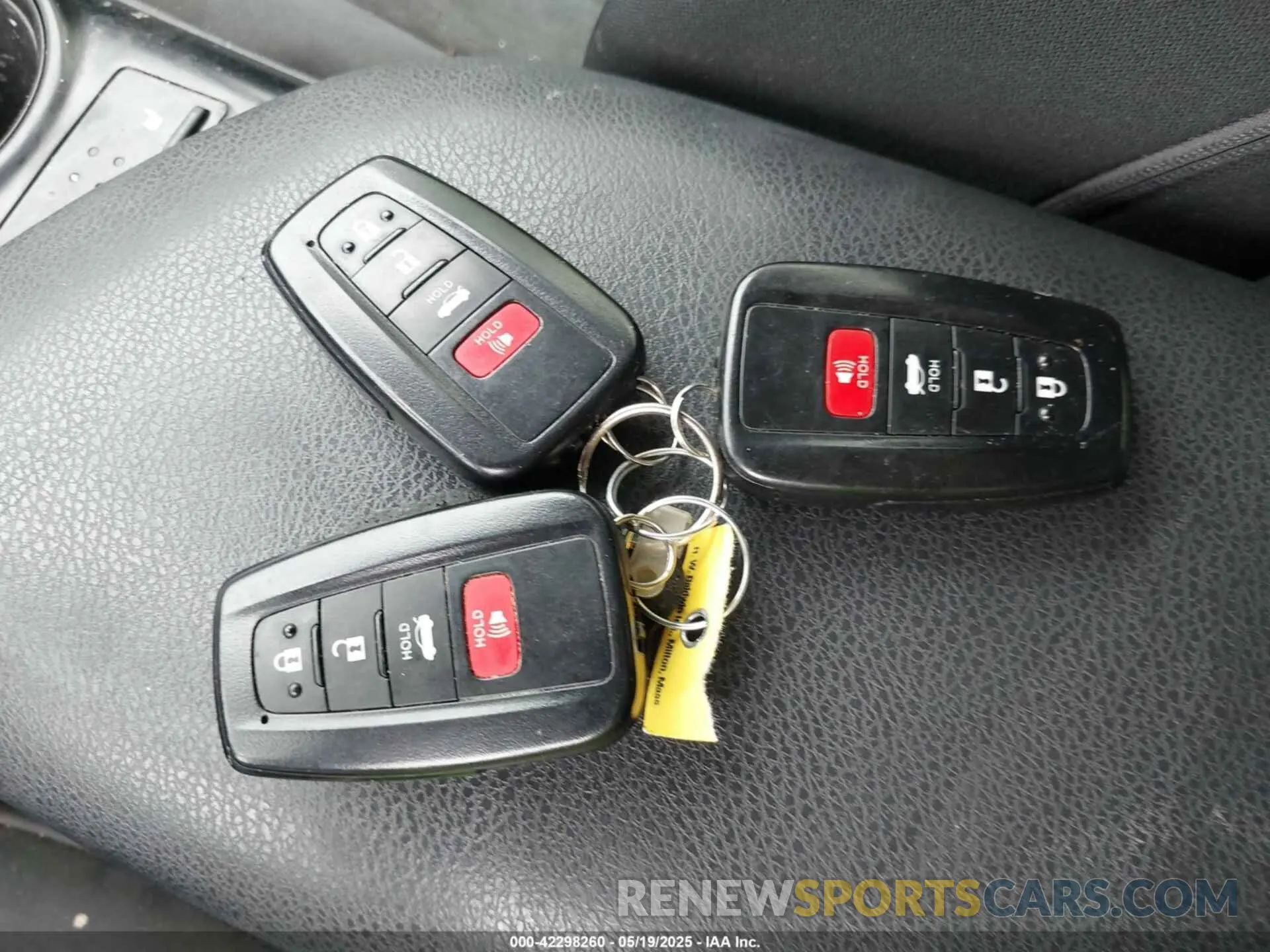11 Photograph of a damaged car 4T1B31HK4KU511360 TOYOTA CAMRY HYBRID 2019