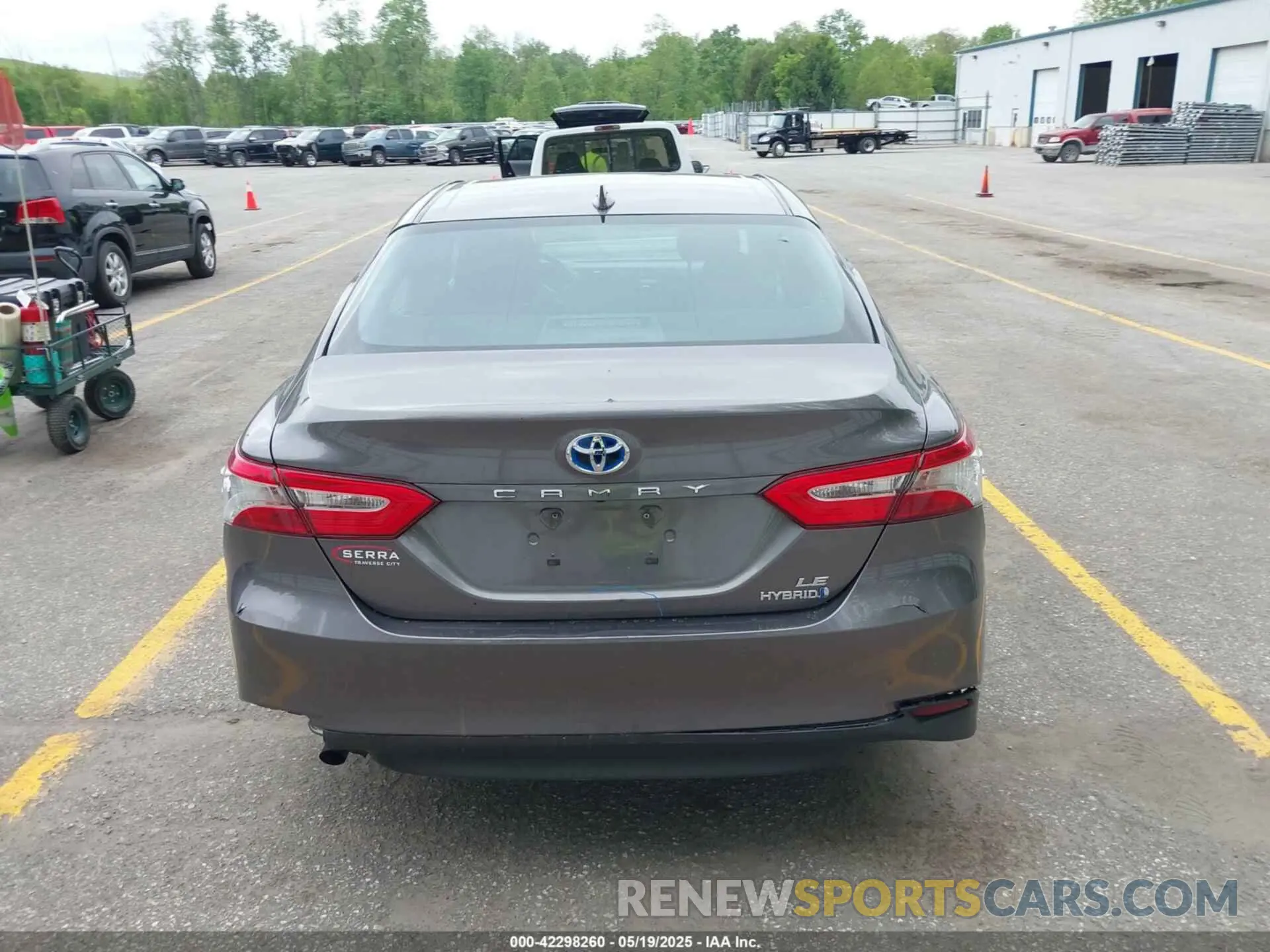 16 Photograph of a damaged car 4T1B31HK4KU511360 TOYOTA CAMRY HYBRID 2019
