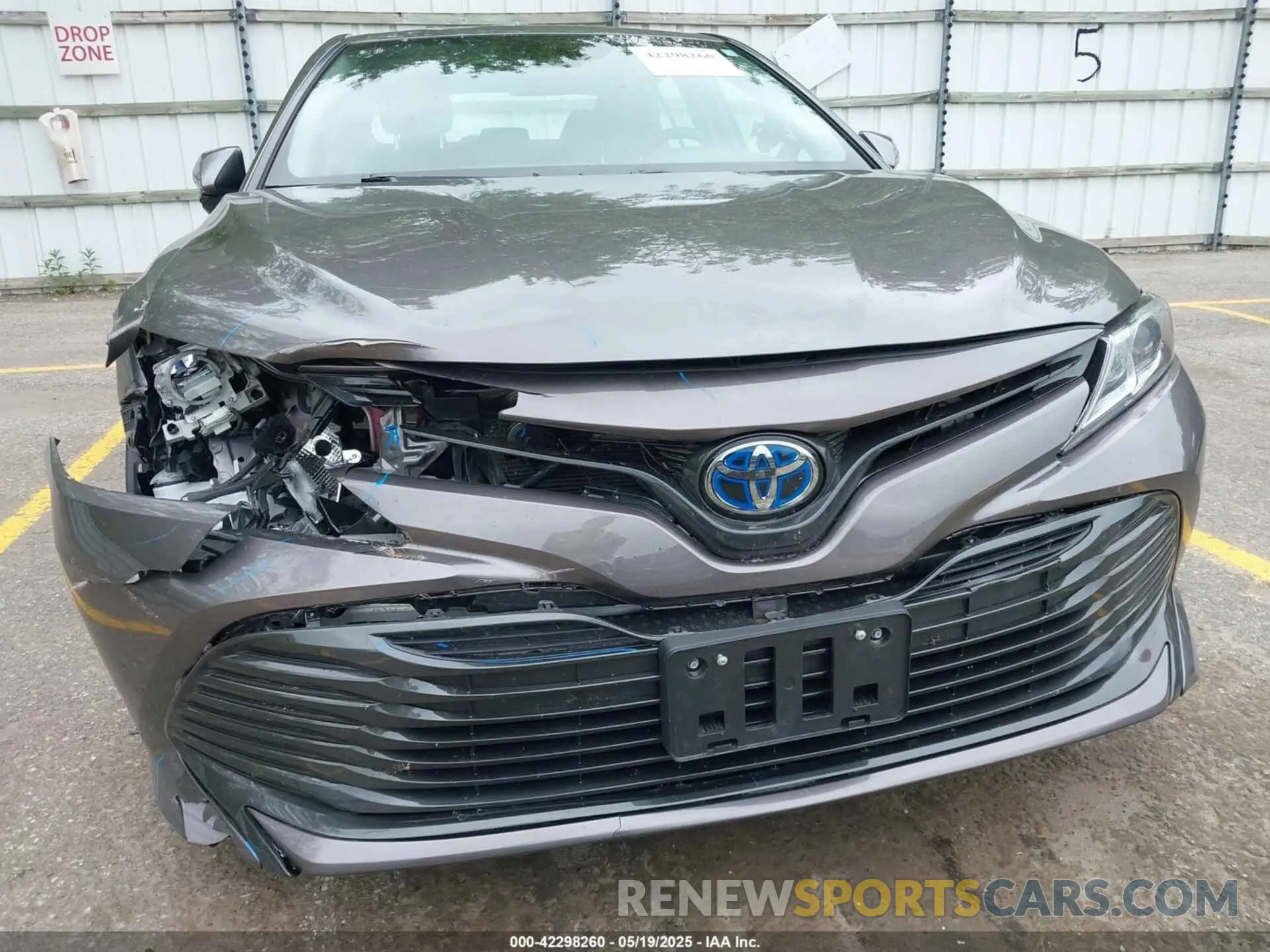 17 Photograph of a damaged car 4T1B31HK4KU511360 TOYOTA CAMRY HYBRID 2019