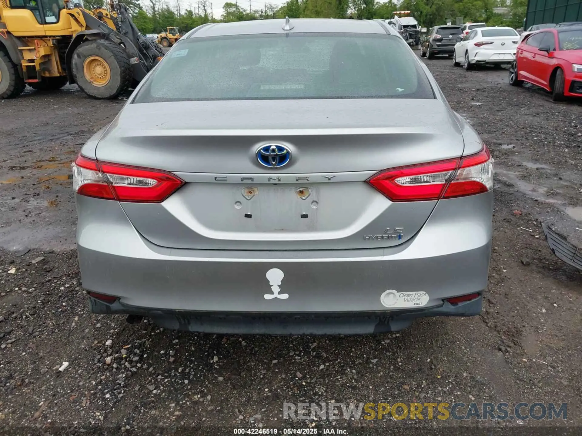 16 Photograph of a damaged car 4T1B31HK5KU510038 TOYOTA CAMRY HYBRID 2019