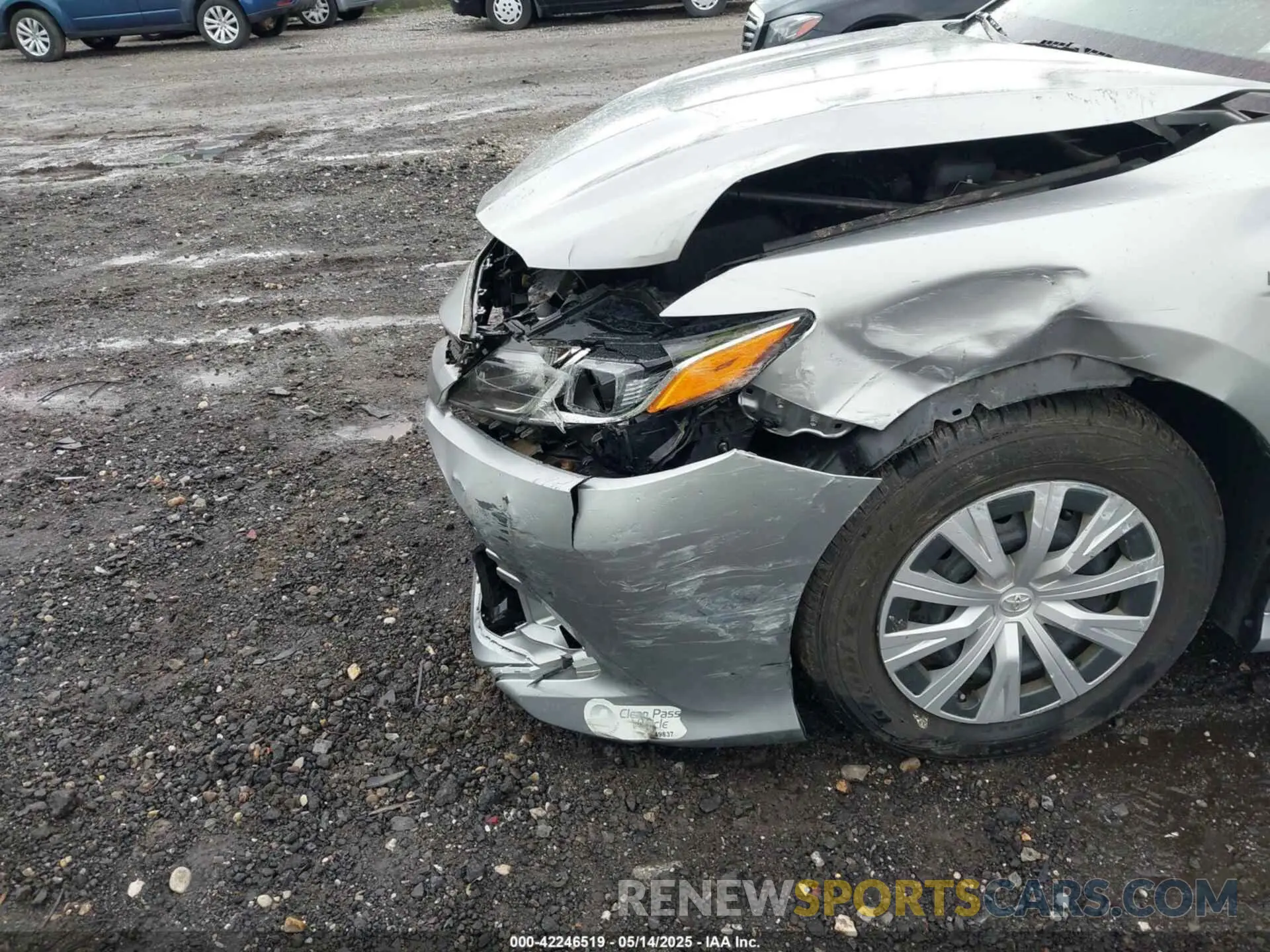 17 Photograph of a damaged car 4T1B31HK5KU510038 TOYOTA CAMRY HYBRID 2019