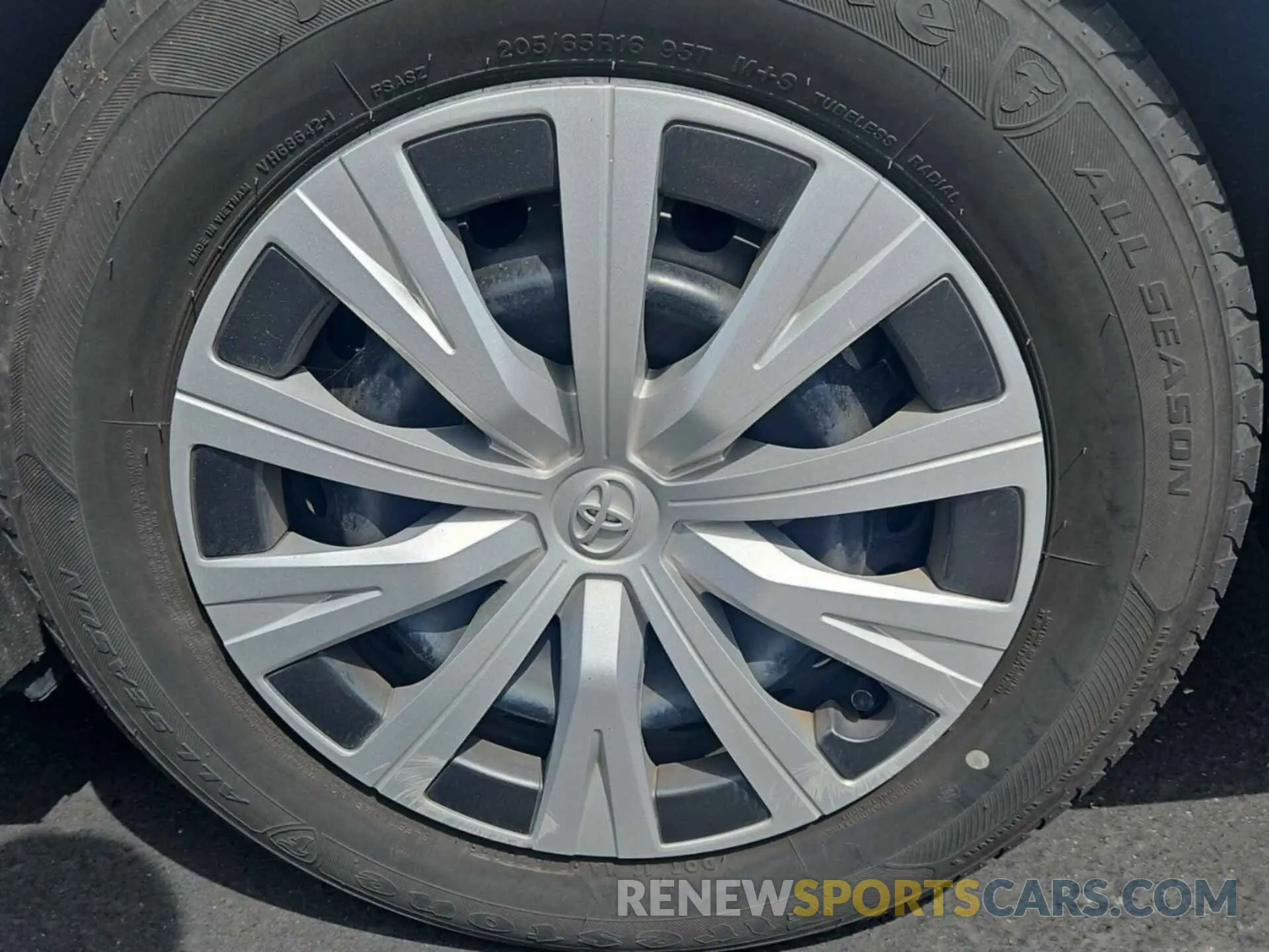 19 Фотография поврежденного автомобиля 4T1B31HK5KU512856 TOYOTA CAMRY HYBRID 2019