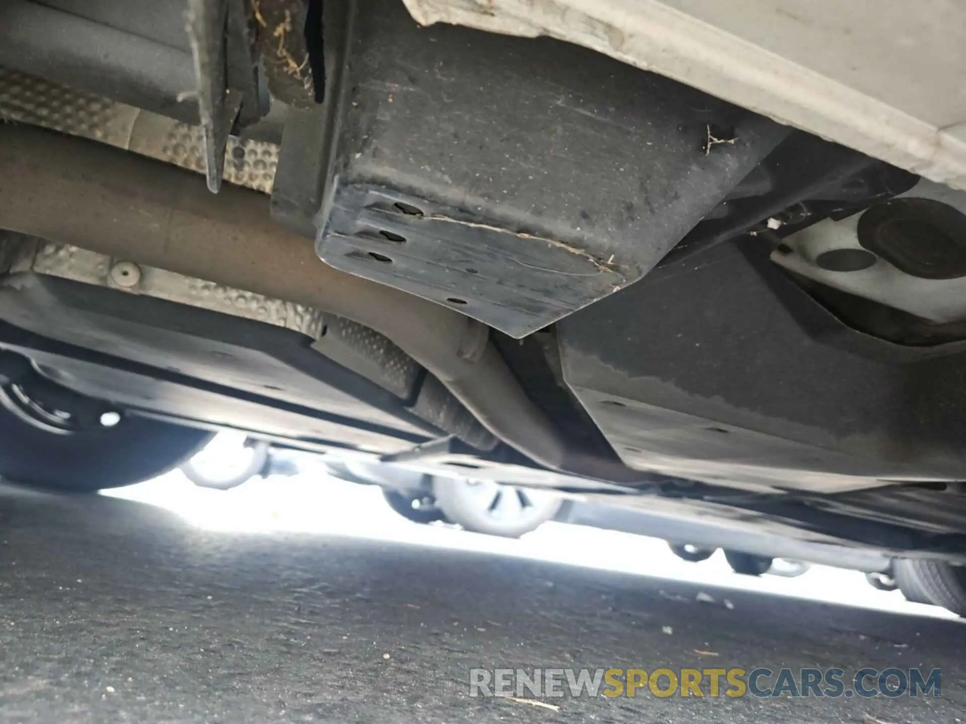 35 Фотография поврежденного автомобиля 4T1B31HK5KU512856 TOYOTA CAMRY HYBRID 2019