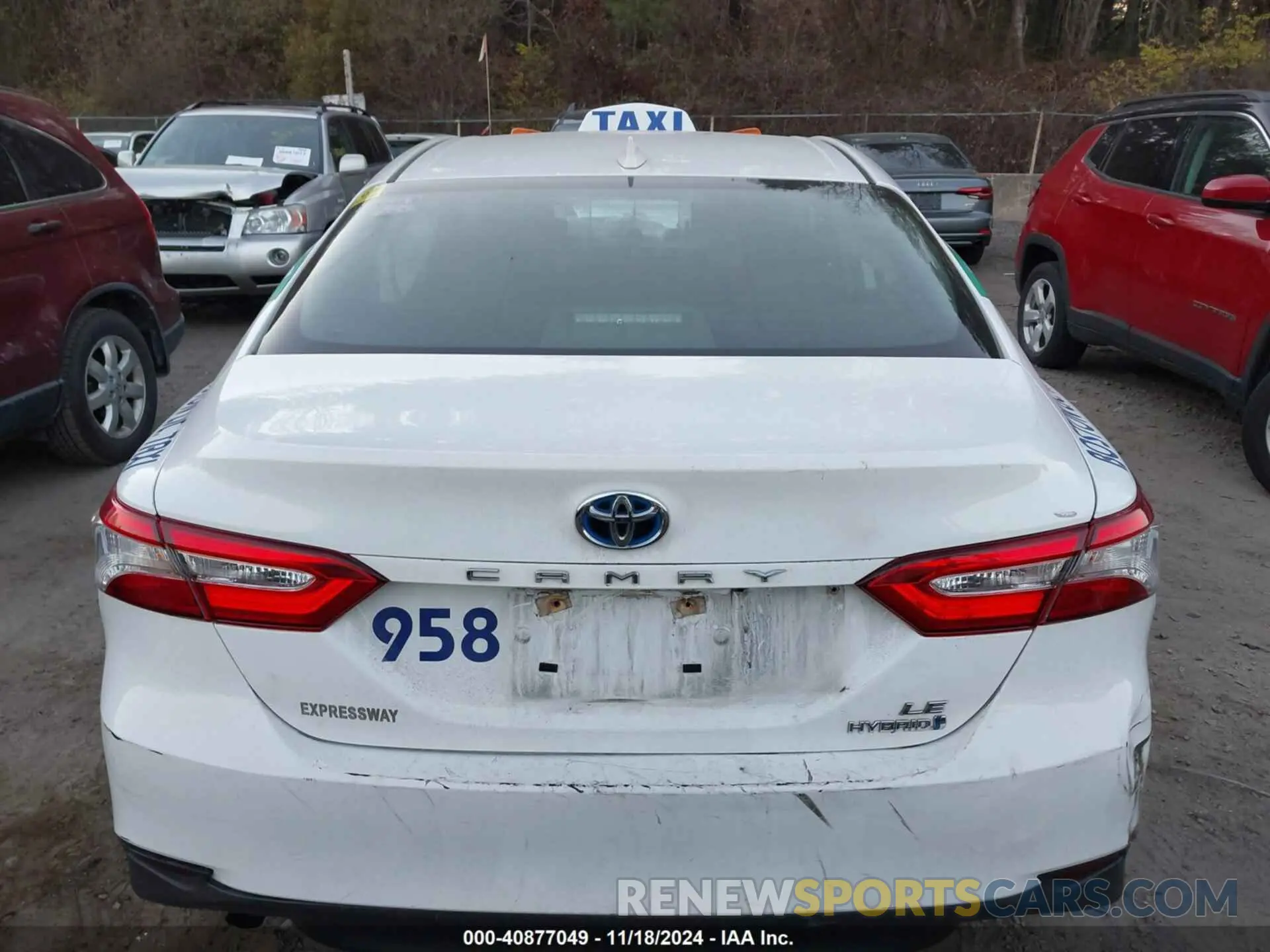 16 Photograph of a damaged car 4T1B31HK7KU510090 TOYOTA CAMRY HYBRID 2019