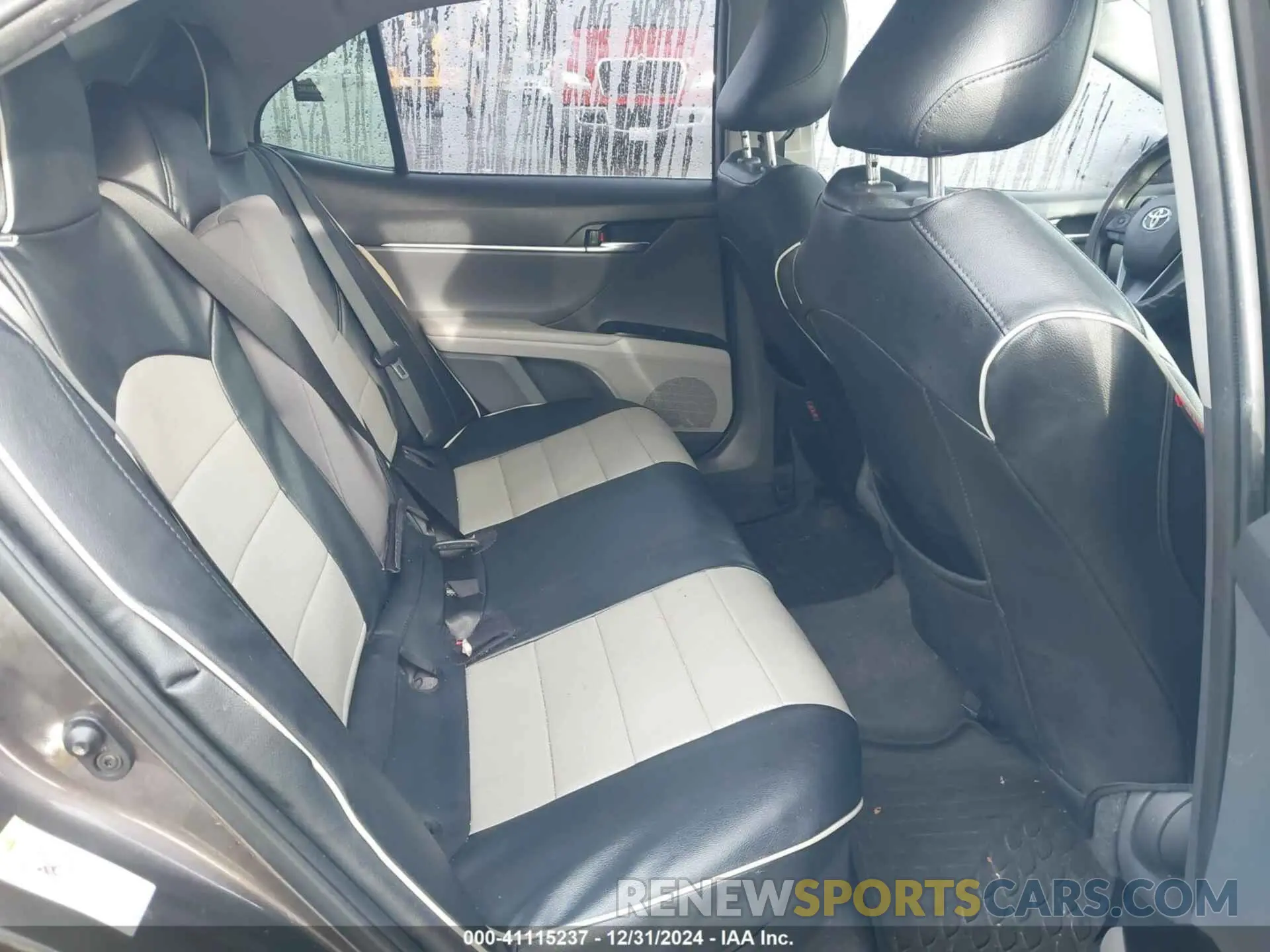 8 Photograph of a damaged car 4T1B31HK7KU510199 TOYOTA CAMRY HYBRID 2019