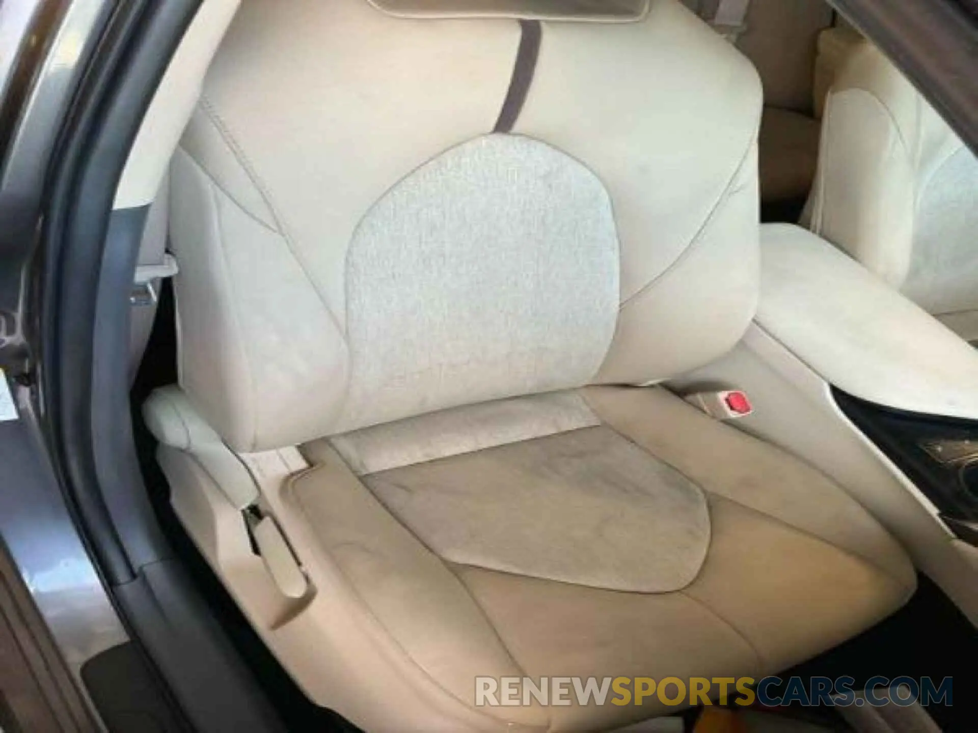 8 Photograph of a damaged car 4T1B31HK7KU514074 TOYOTA CAMRY HYBRID 2019