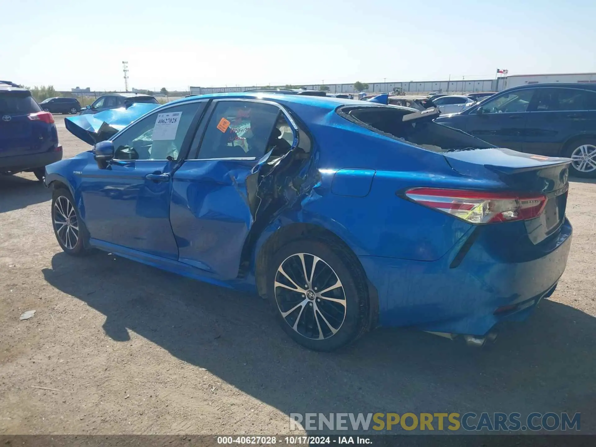 3 Photograph of a damaged car 4T1B21HK3LU015017 TOYOTA CAMRY HYBRID 2020