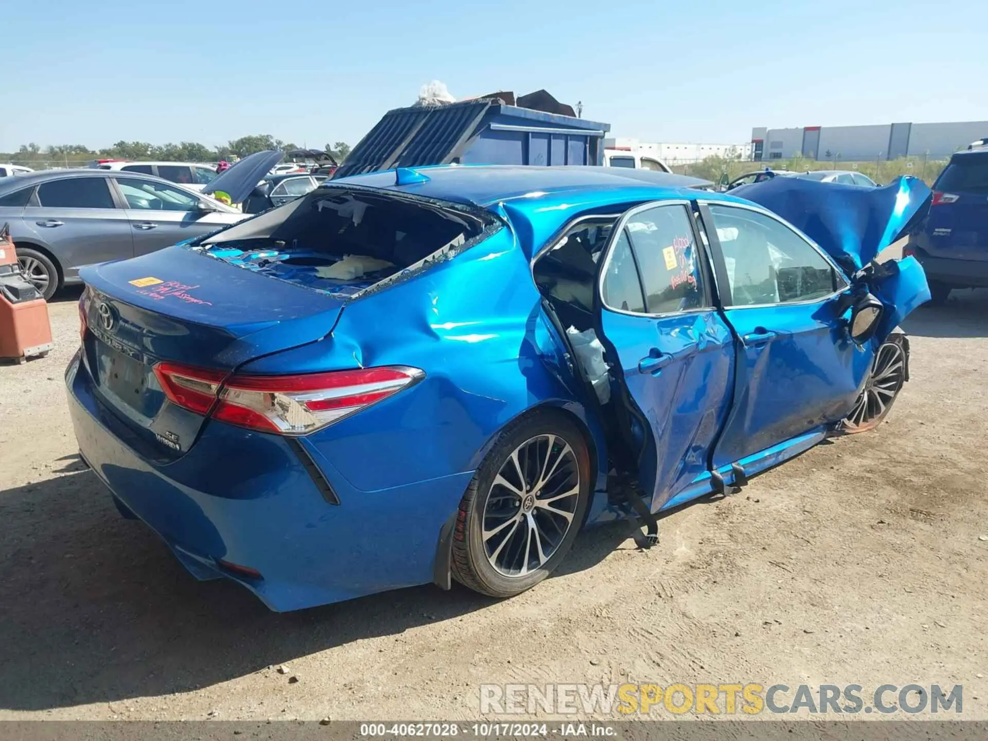 4 Photograph of a damaged car 4T1B21HK3LU015017 TOYOTA CAMRY HYBRID 2020