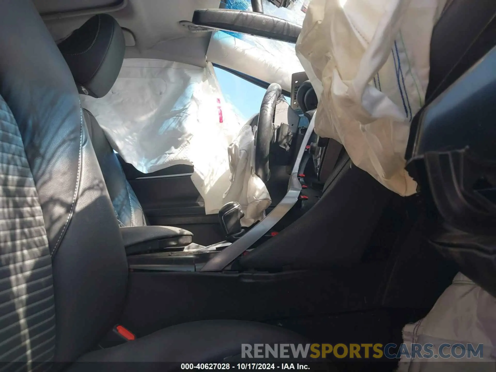 5 Photograph of a damaged car 4T1B21HK3LU015017 TOYOTA CAMRY HYBRID 2020