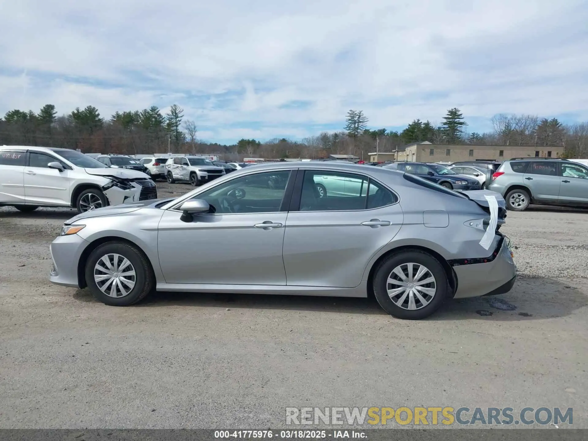 14 Photograph of a damaged car 4T1C31AK3RU074475 TOYOTA CAMRY HYBRID 2024