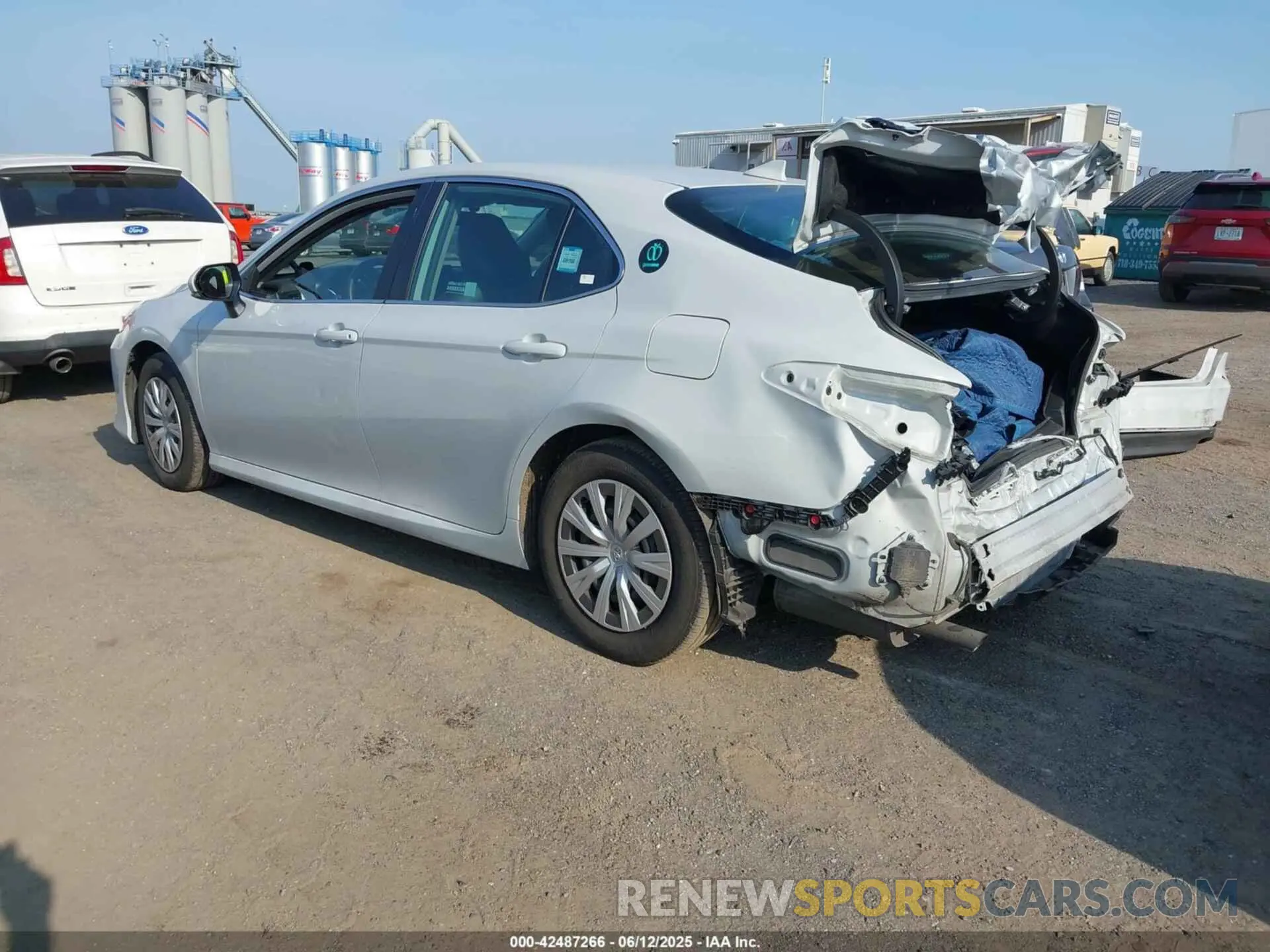 3 Photograph of a damaged car 4T1C31AK5RU078821 TOYOTA CAMRY HYBRID 2024